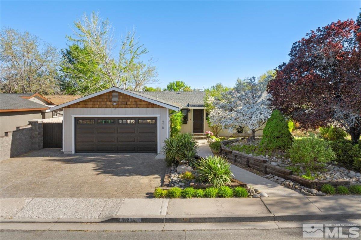 215 E Applegate Property Photo
