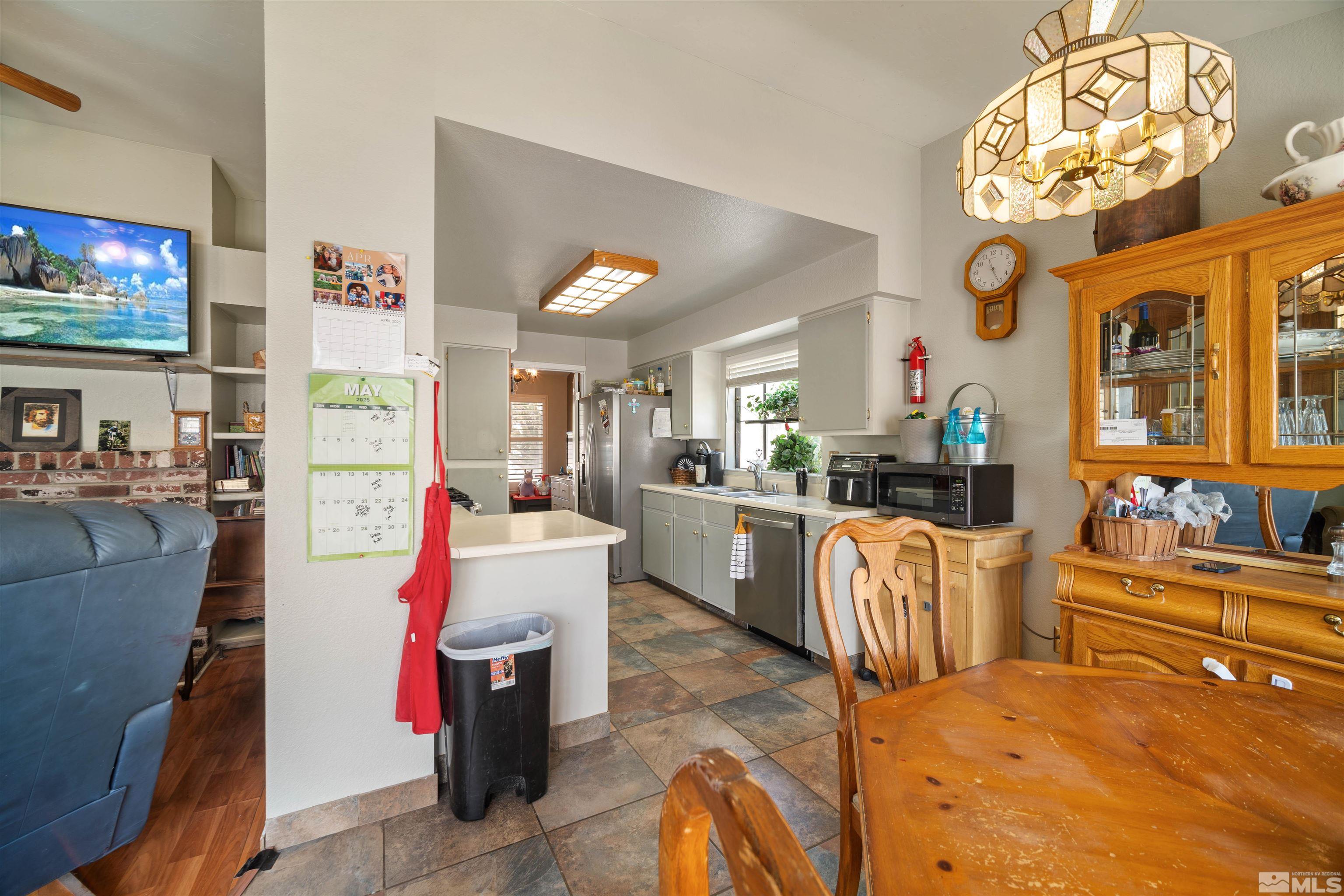1702 Johns Circle Property Photo 8