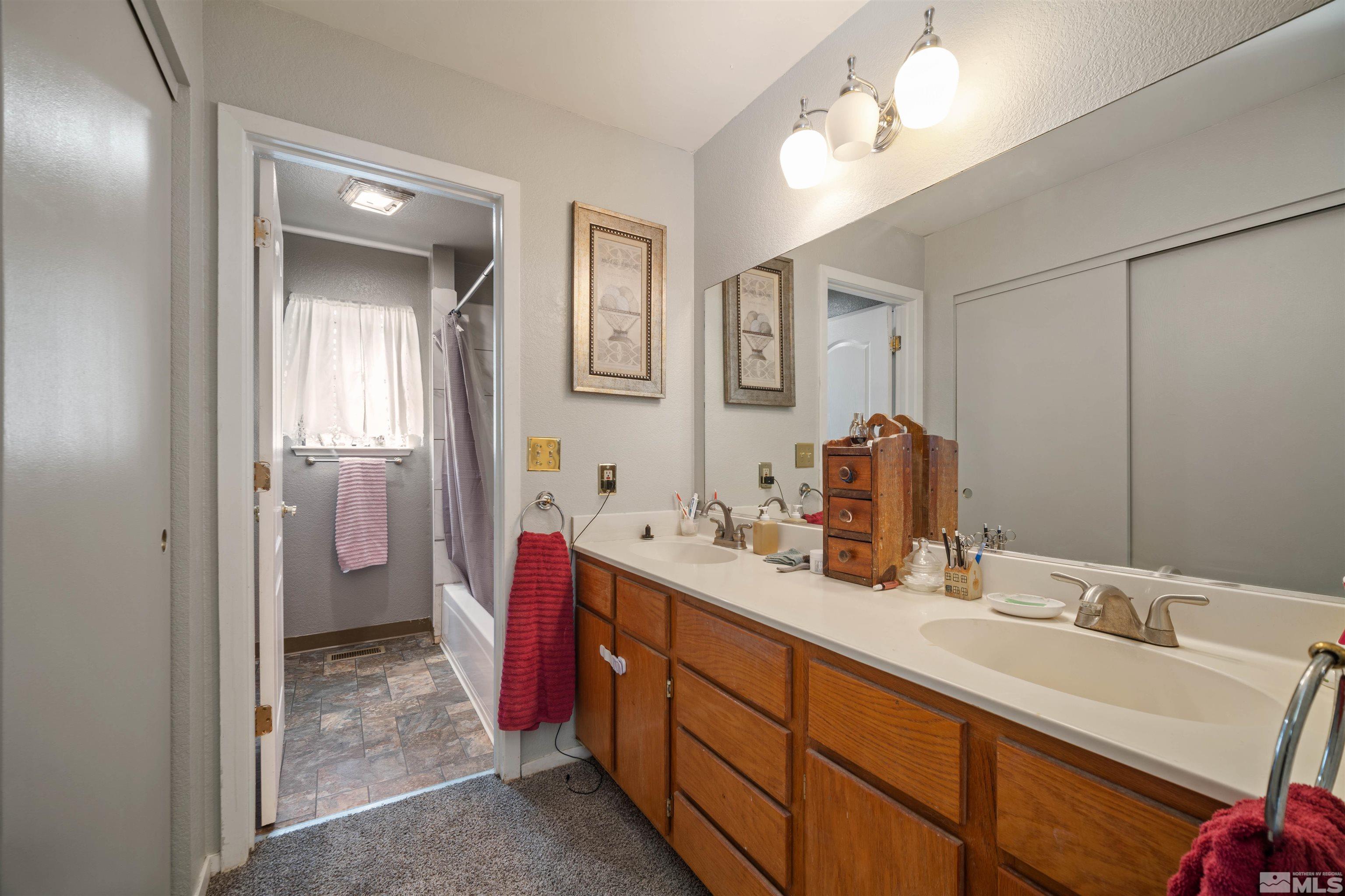 1702 Johns Circle Property Photo 17