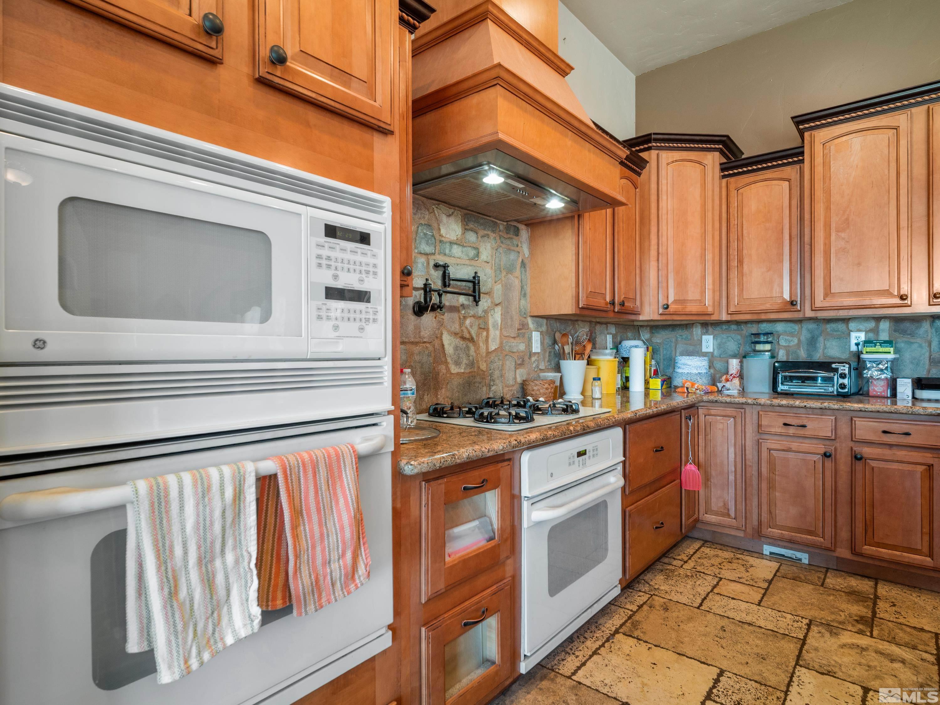 2704 Thirsty Magoo Court Property Photo 11
