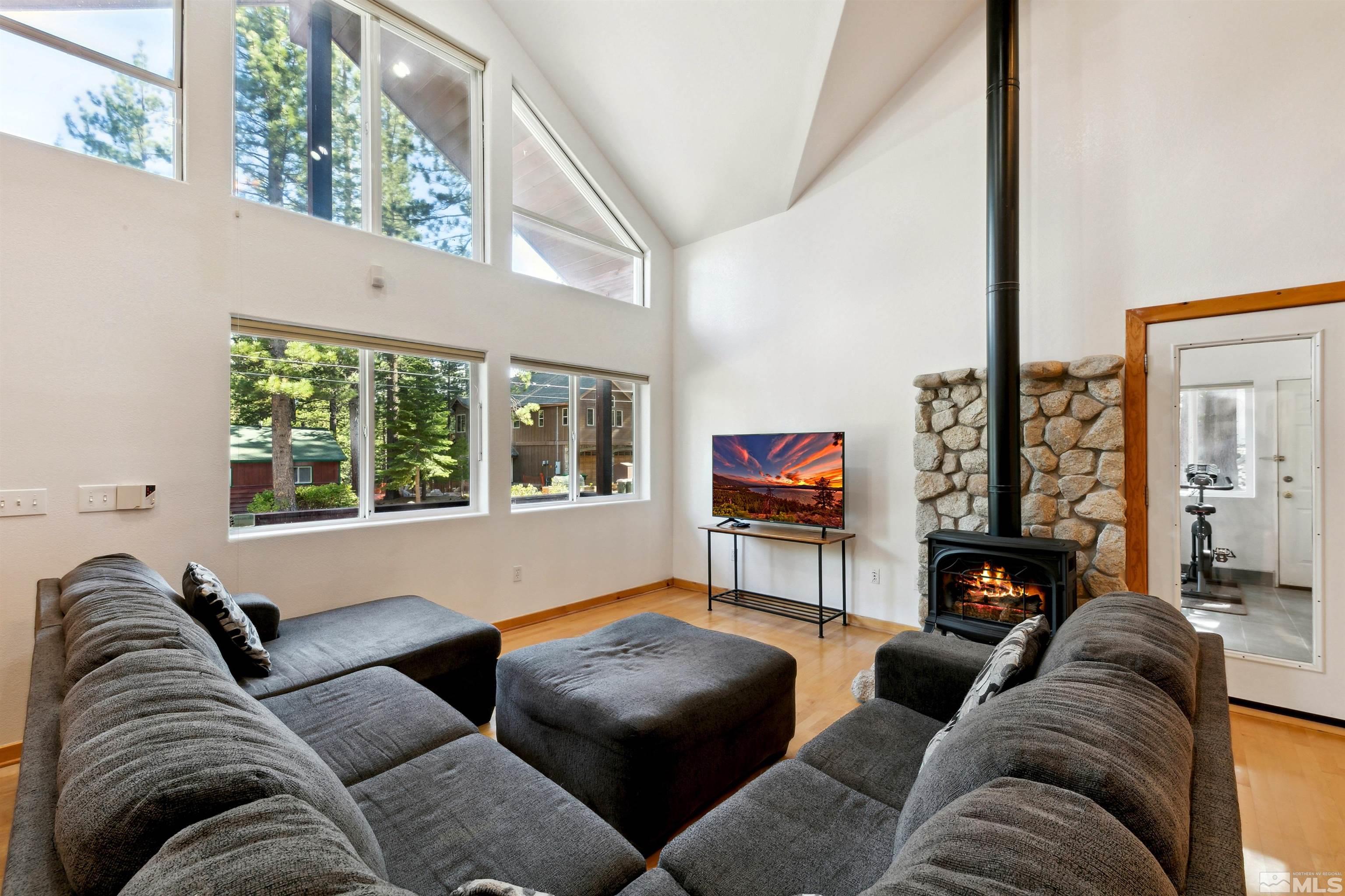733 Cayuga Property Photo 4