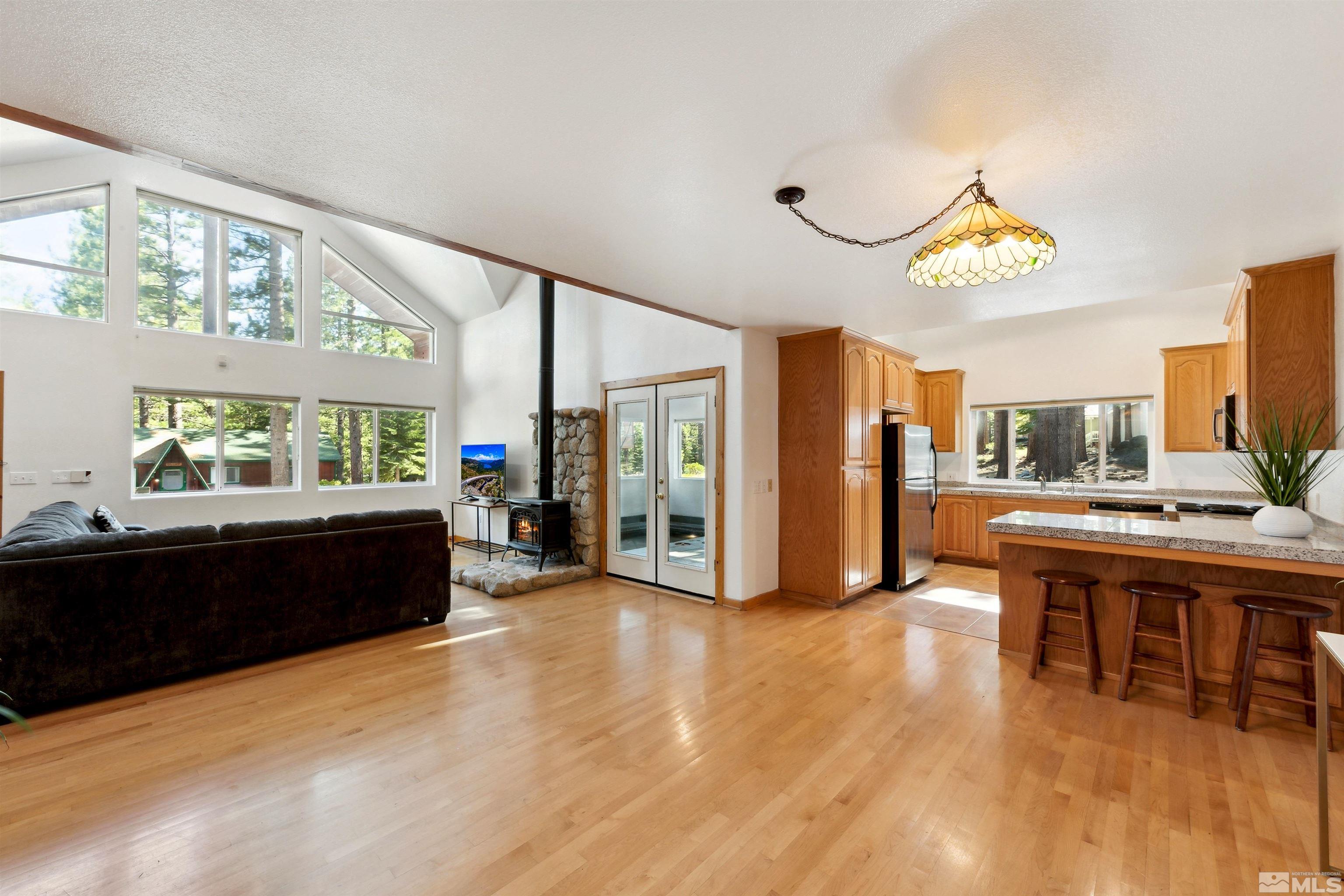 733 Cayuga Property Photo 6