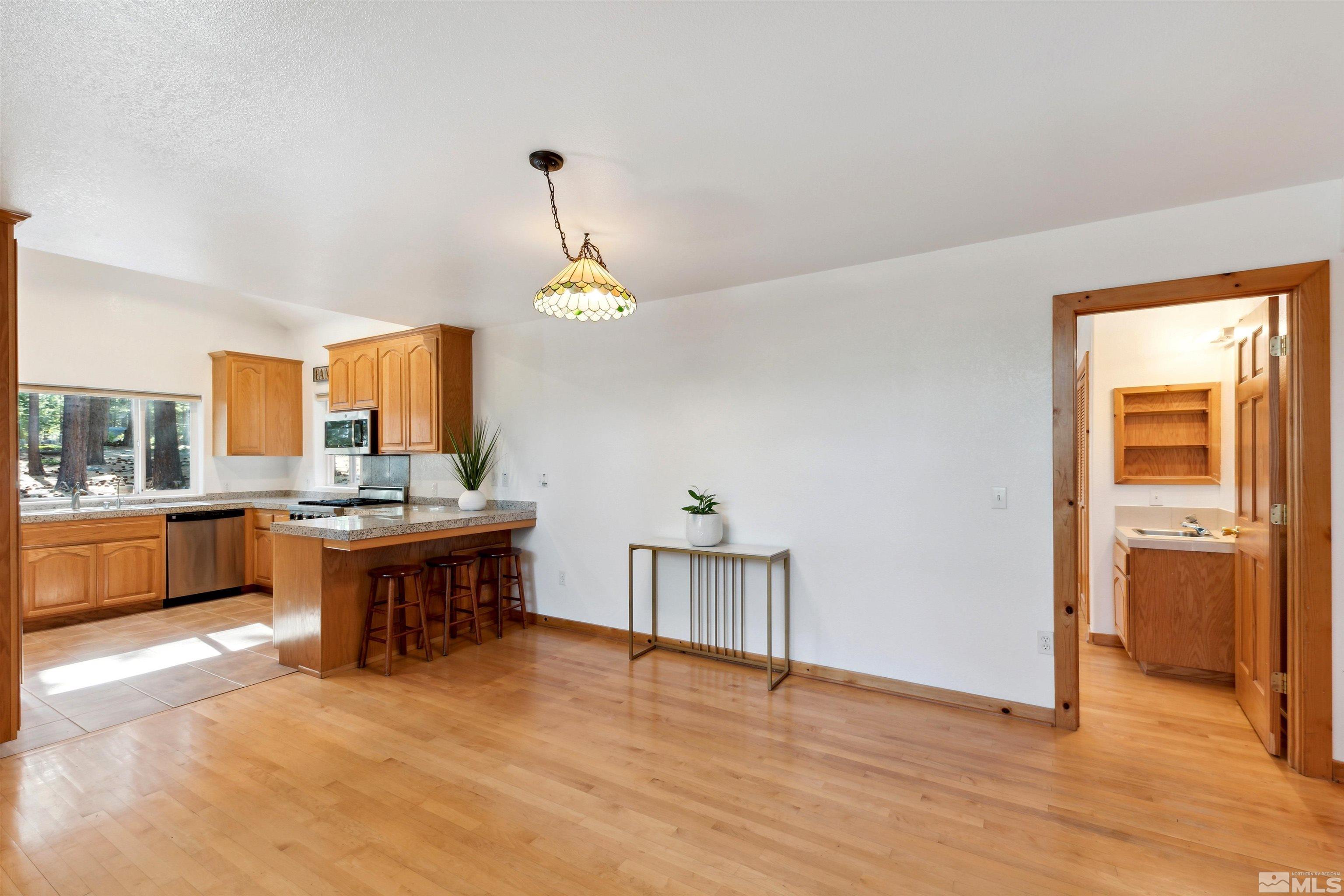 733 Cayuga Property Photo 7
