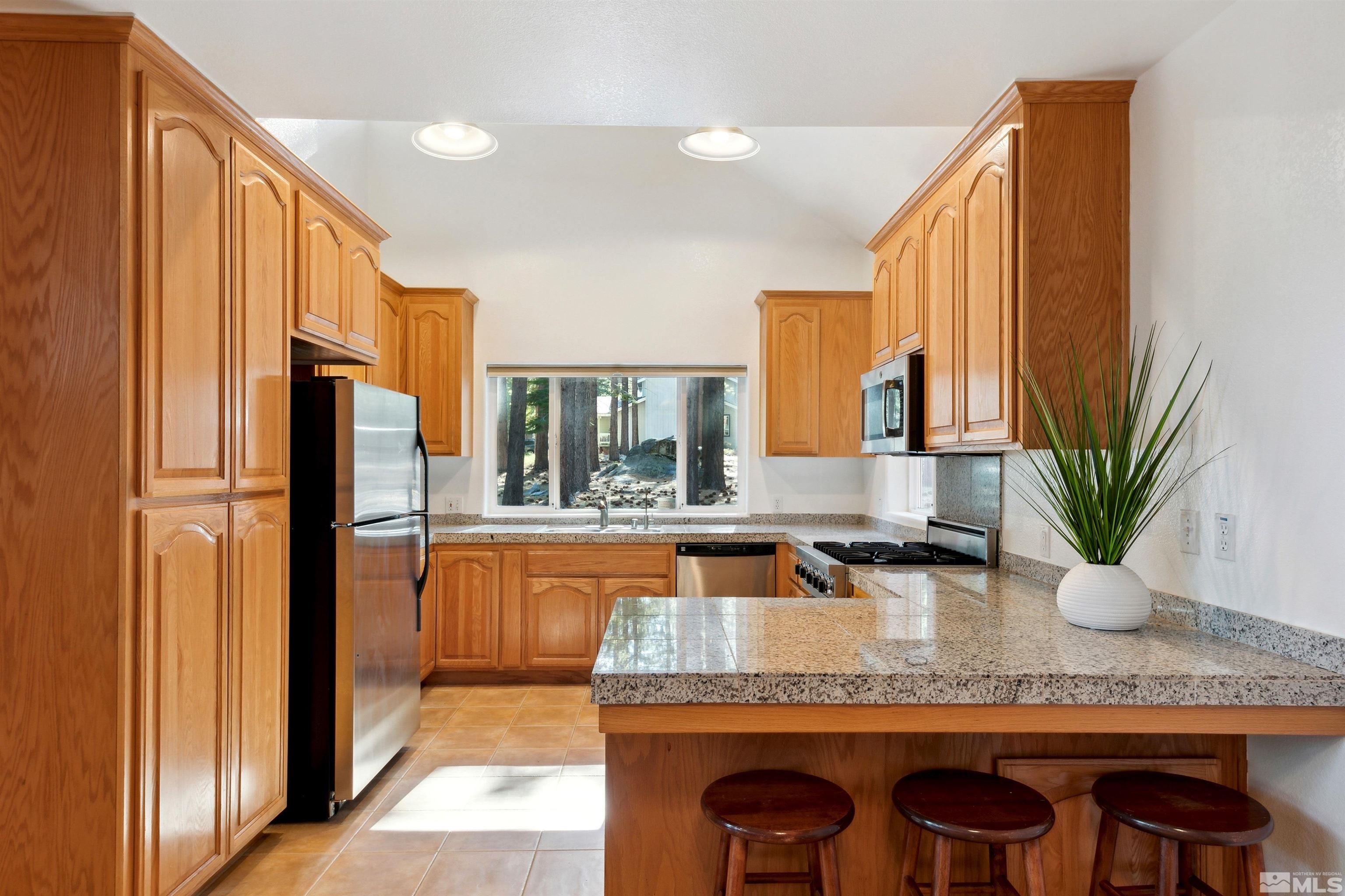 733 Cayuga Property Photo 8