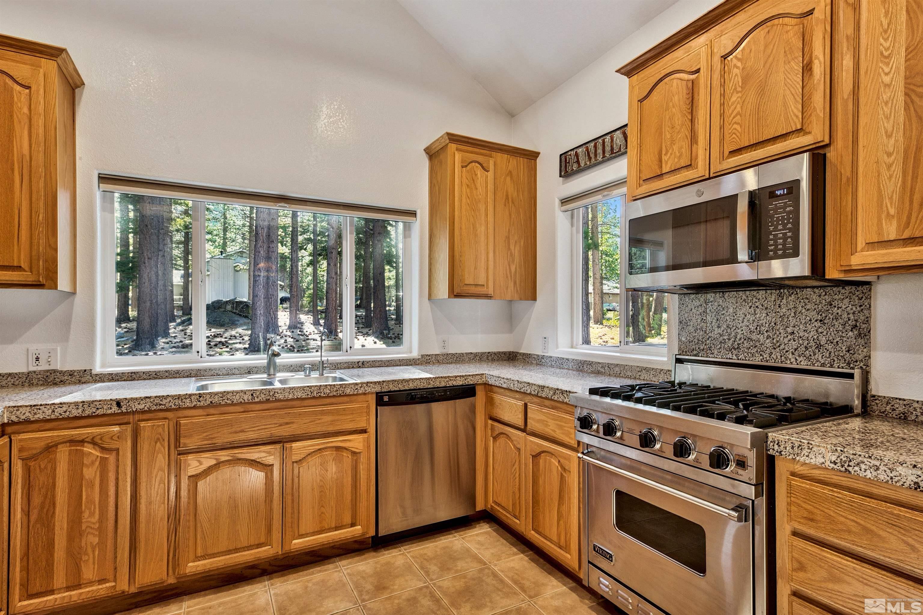 733 Cayuga Property Photo 9