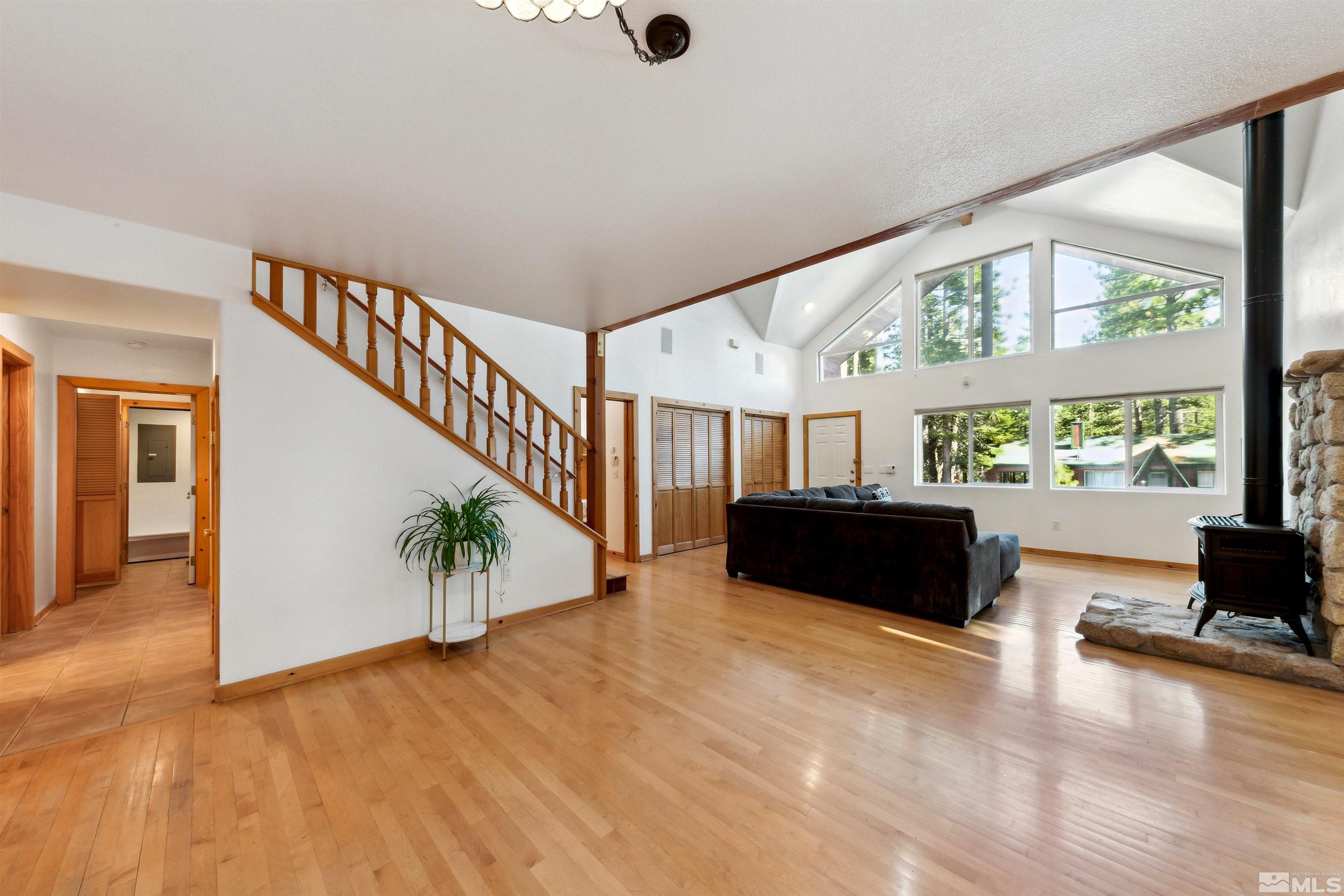 733 Cayuga Property Photo 12