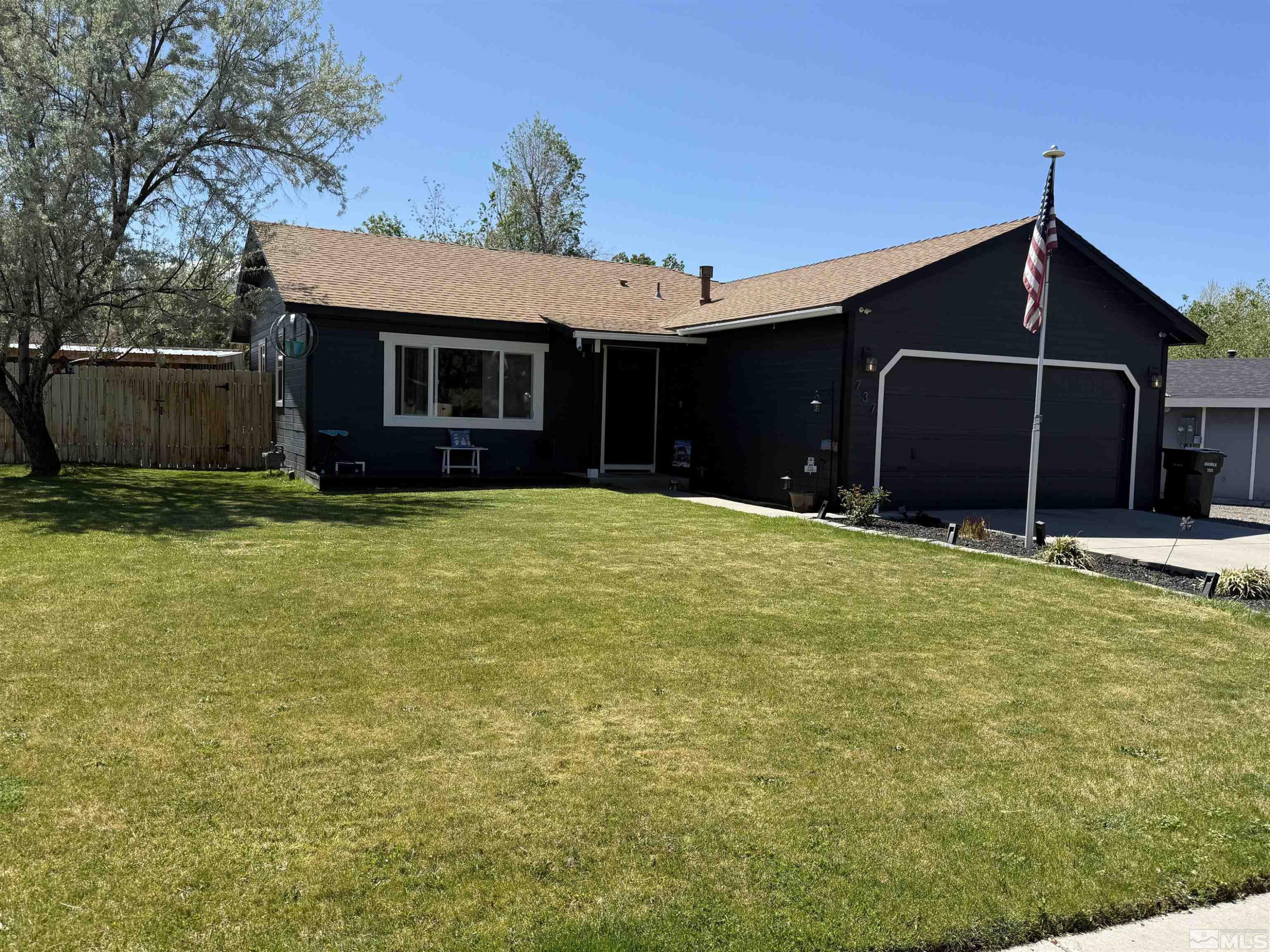 737 Hornet Dr Property Photo 4