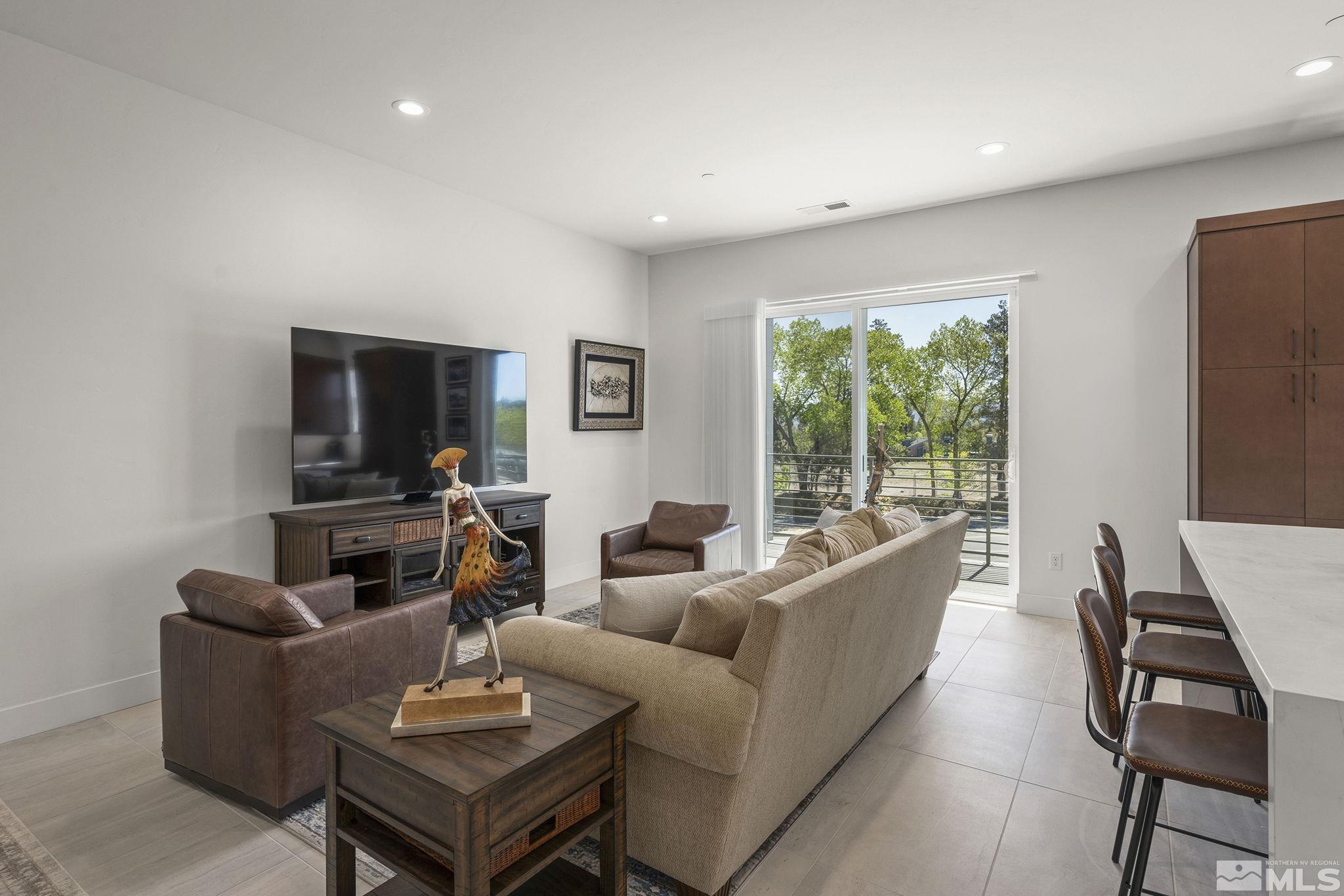 1537 Golf Club Drive Property Photo 8