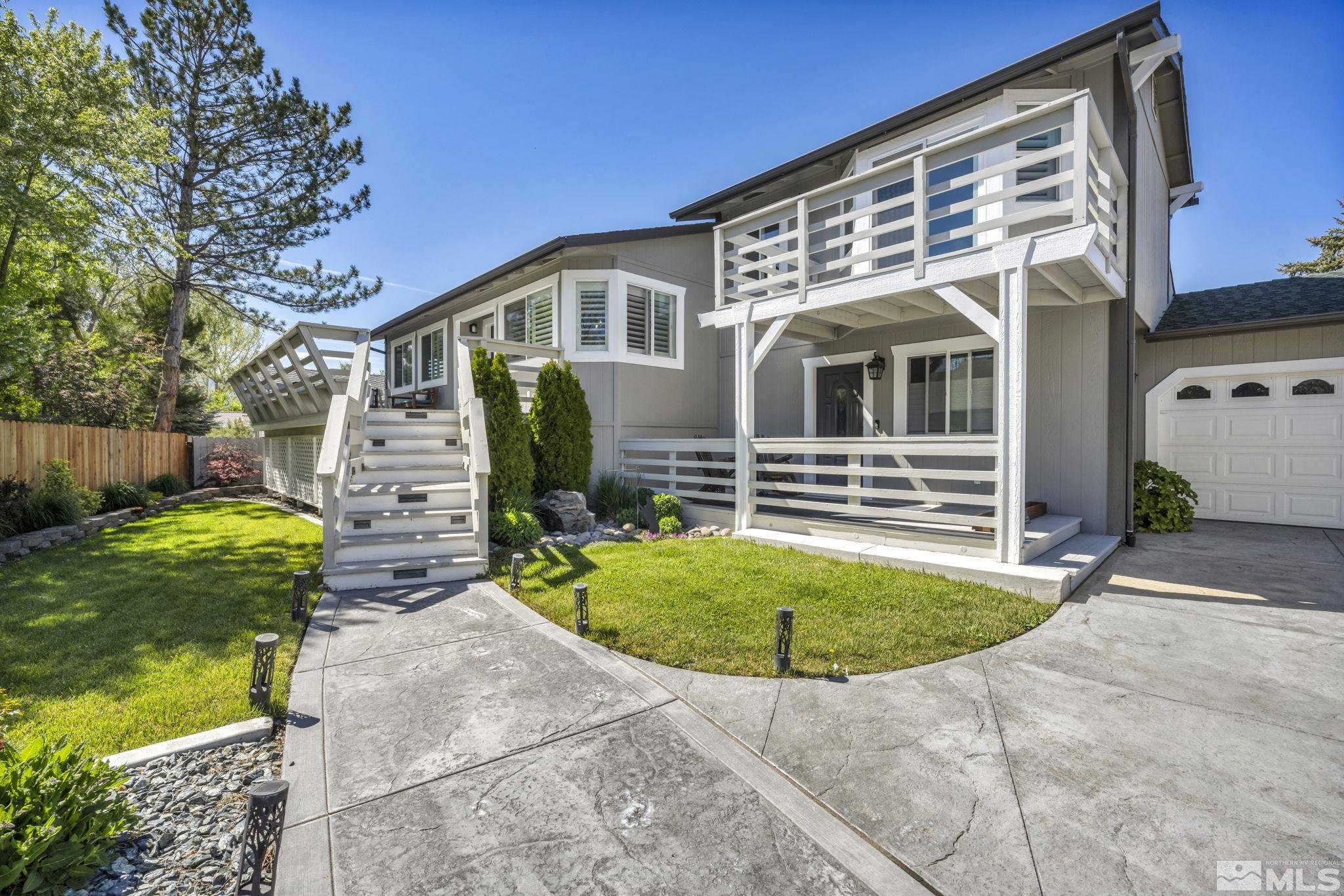 1674 Mackland Property Photo
