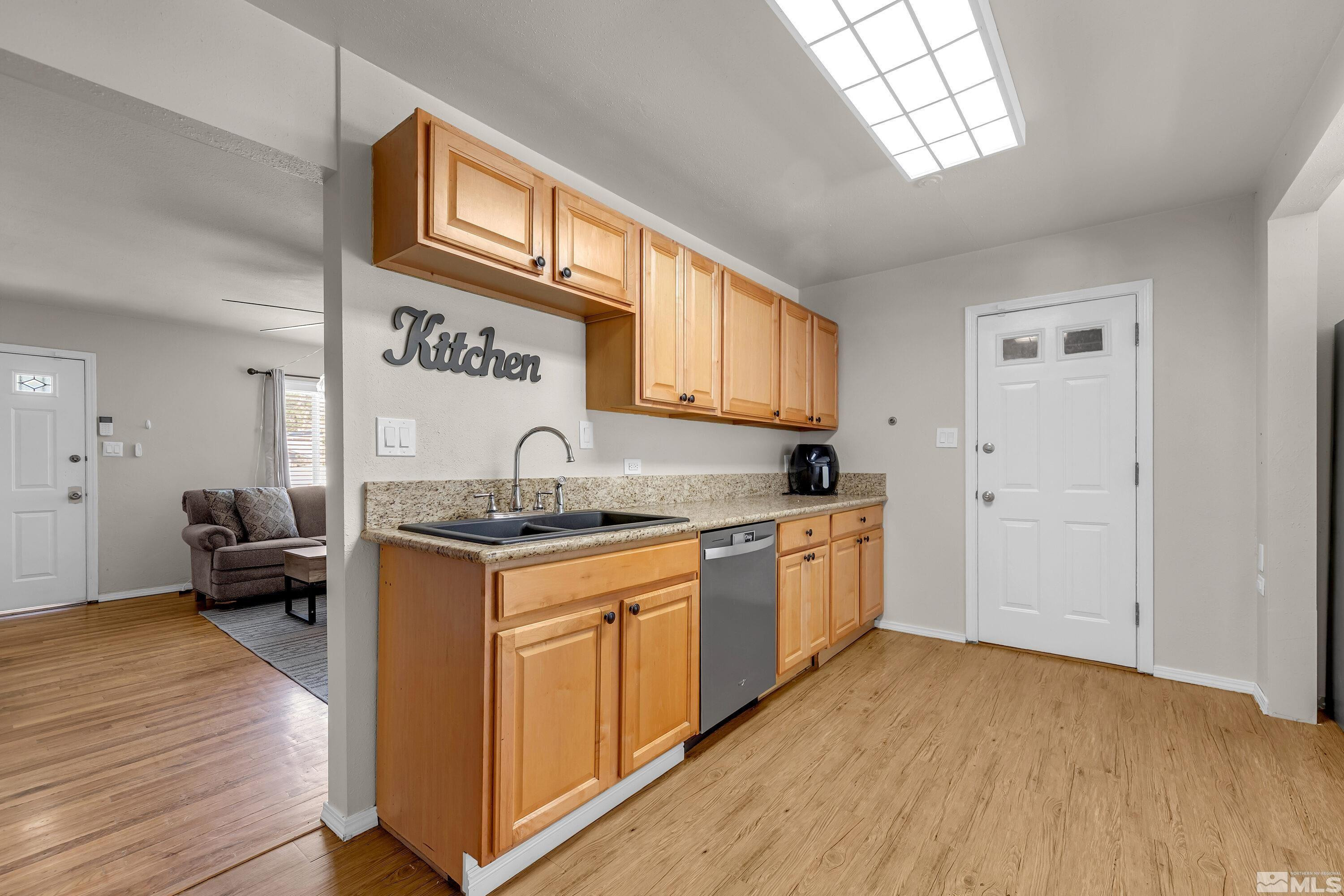1615 Keystone Avenue Property Photo 7