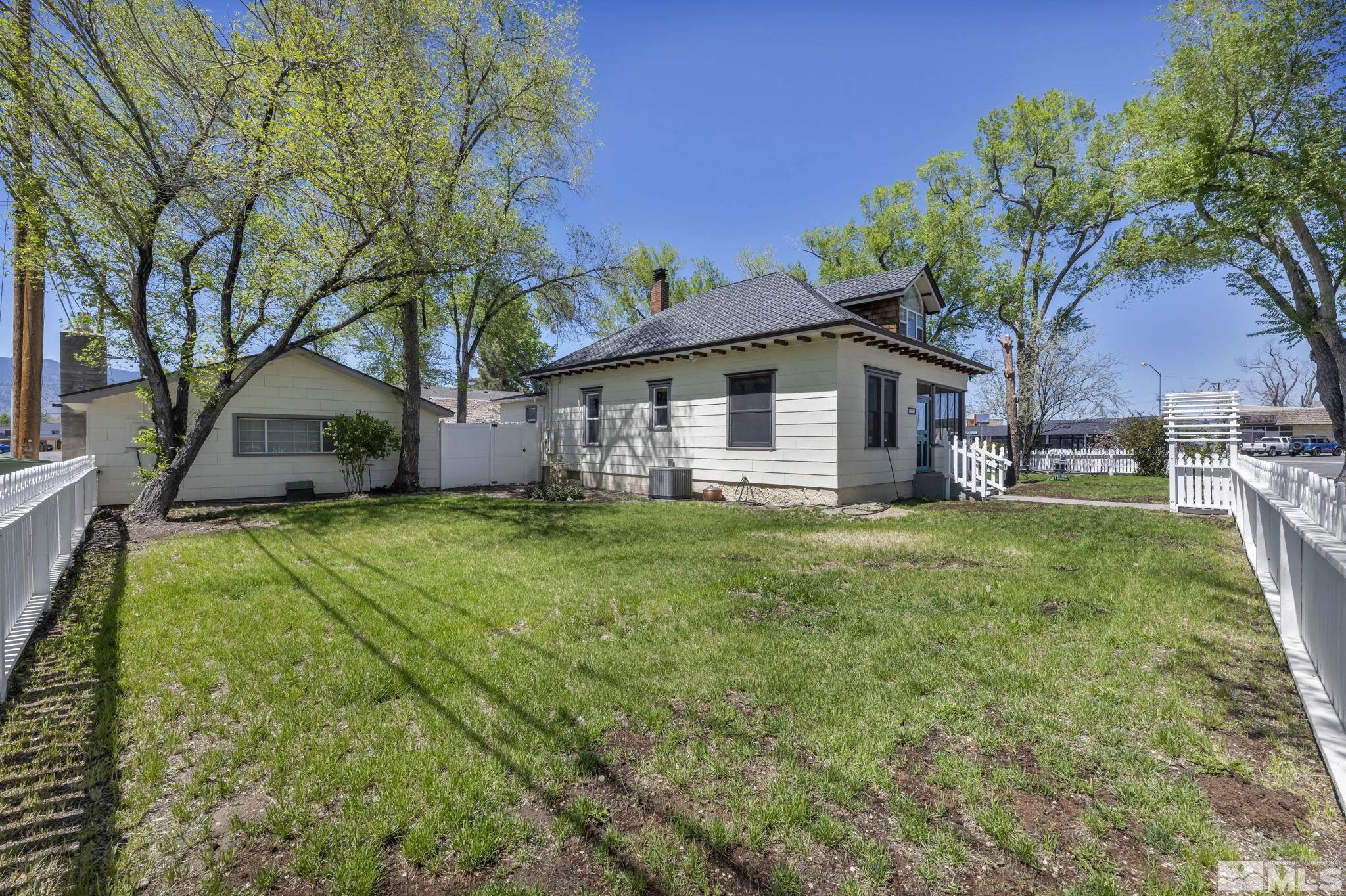 1558 First Street Property Photo 2