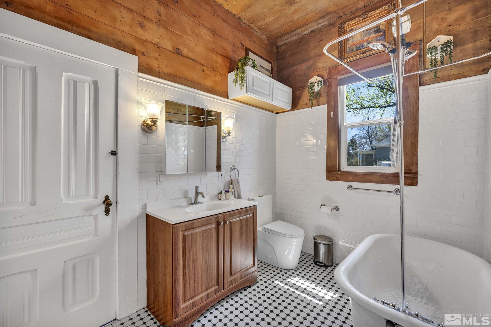1558 First Street Property Photo 12