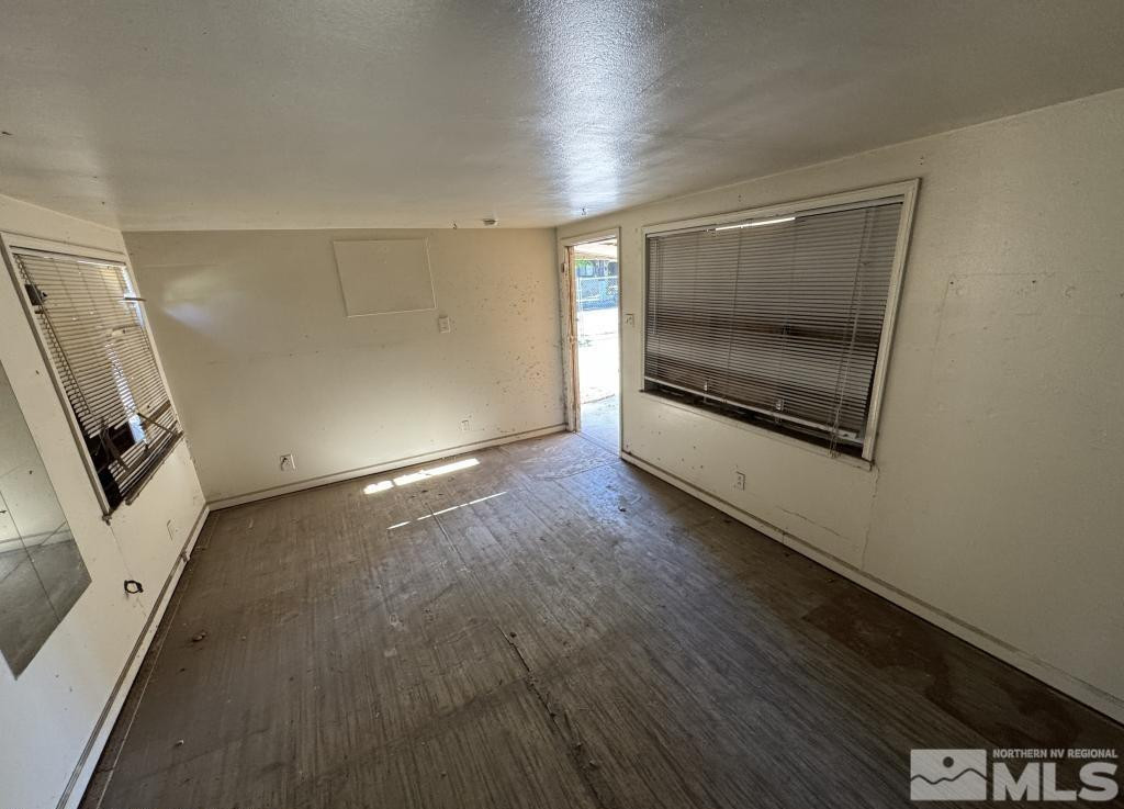 400 4th St Property Photo 11