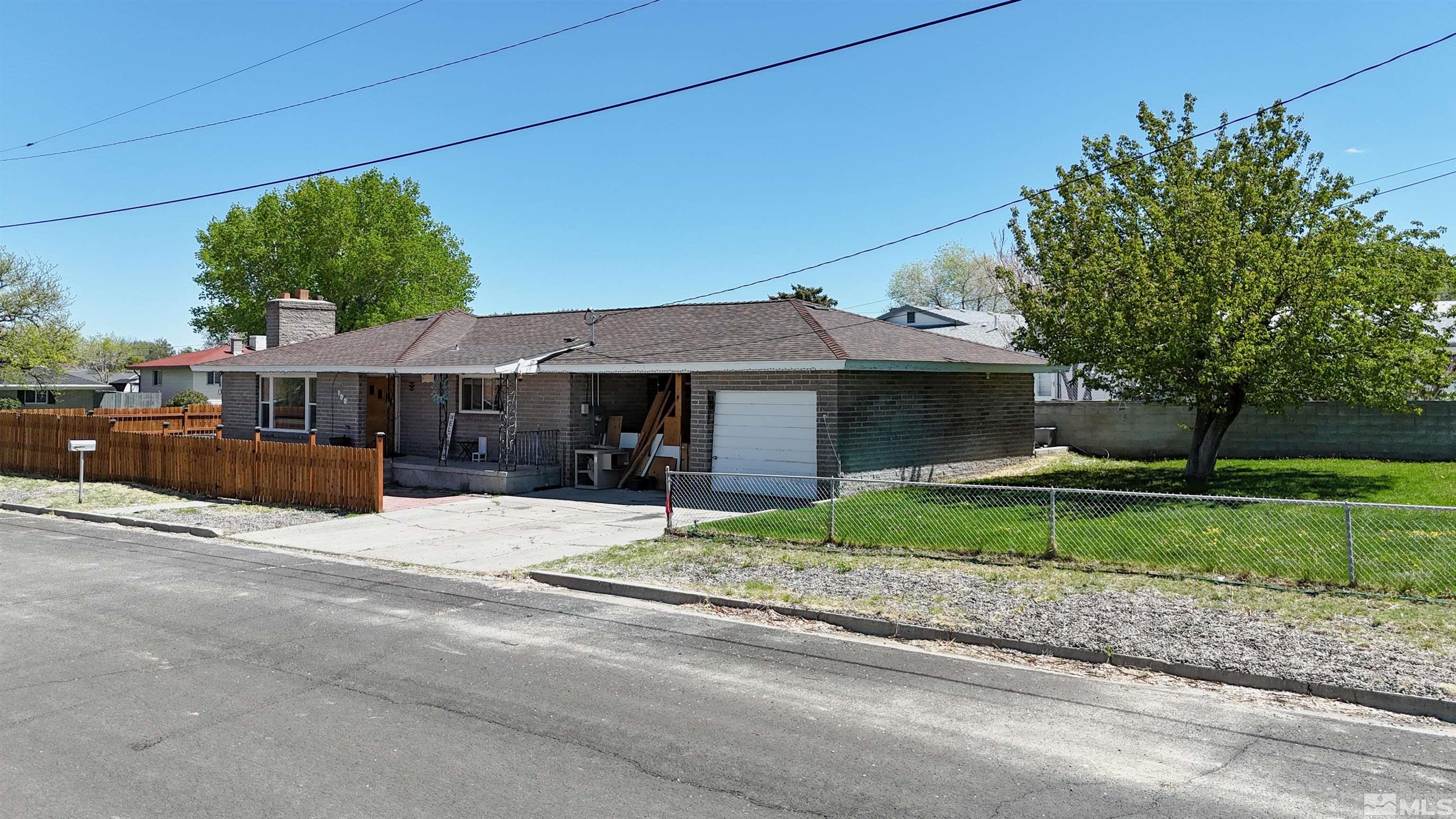 100 Pleasant St Property Photo