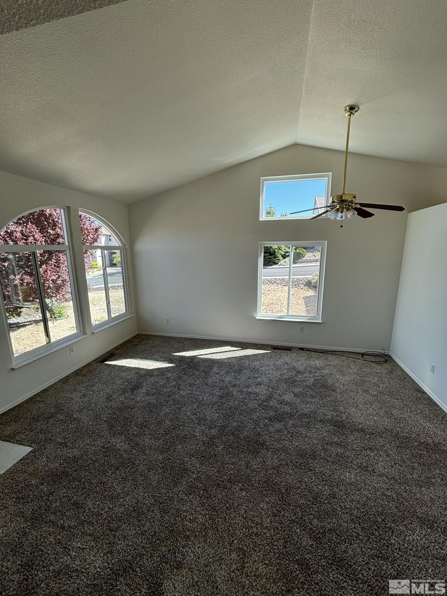2759 Newburgh Way Property Photo 5