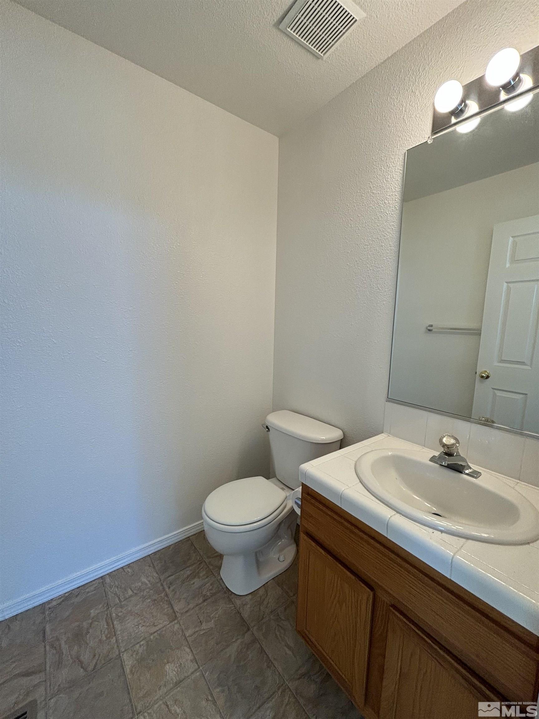 2759 Newburgh Way Property Photo 6