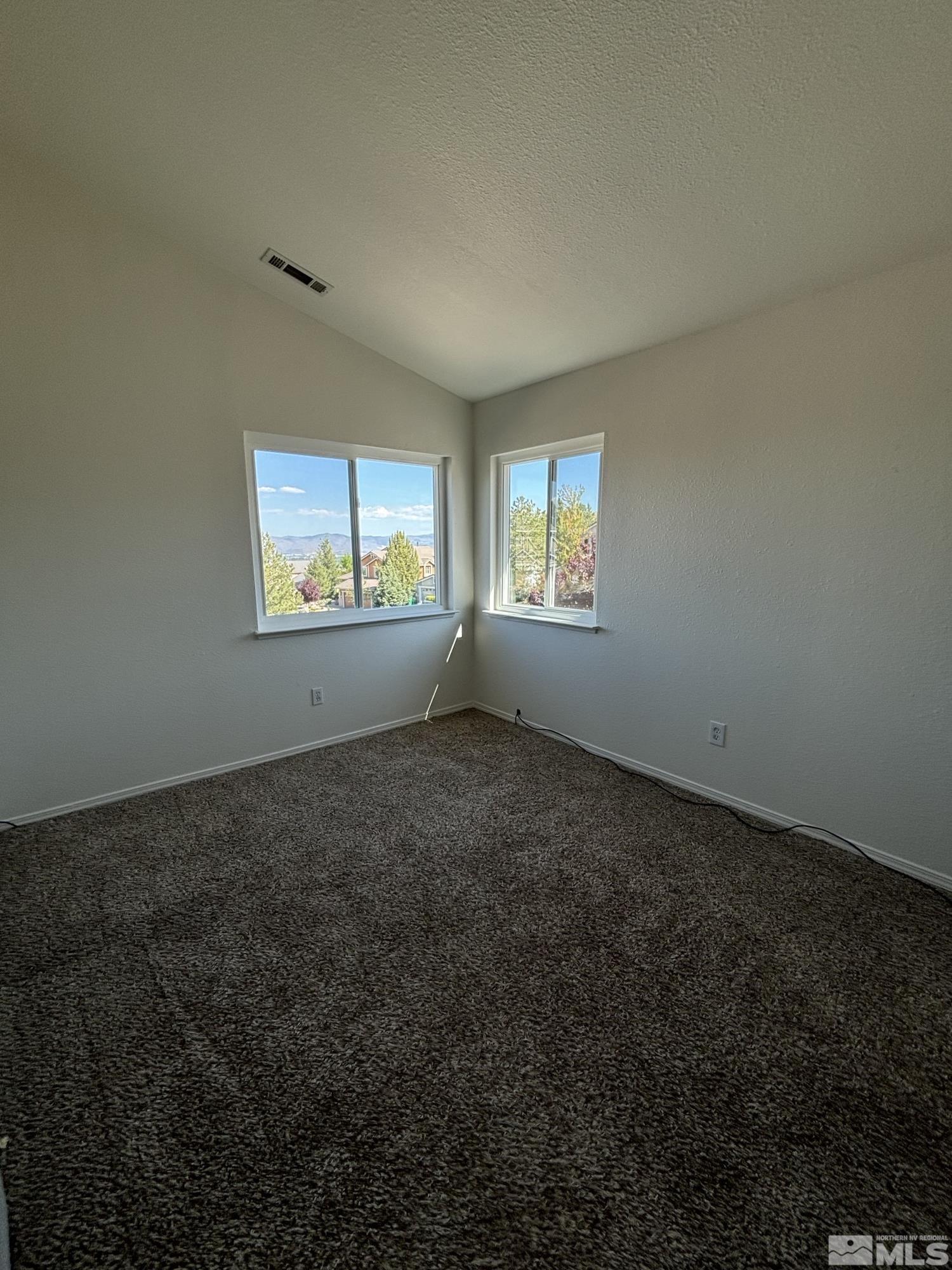 2759 Newburgh Way Property Photo 11