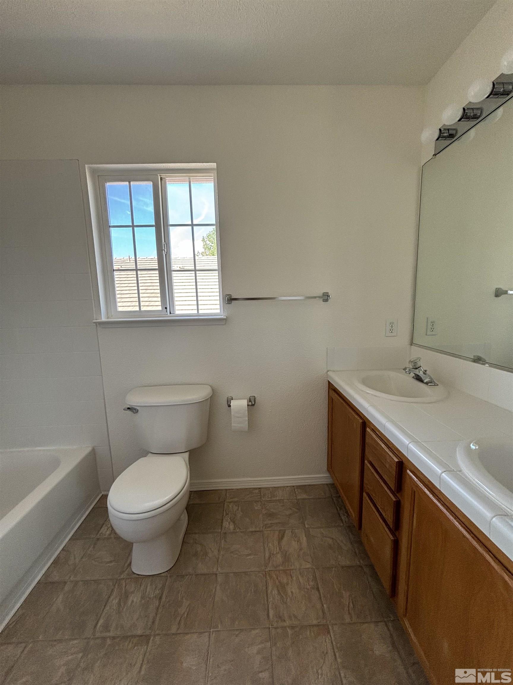 2759 Newburgh Way Property Photo 13
