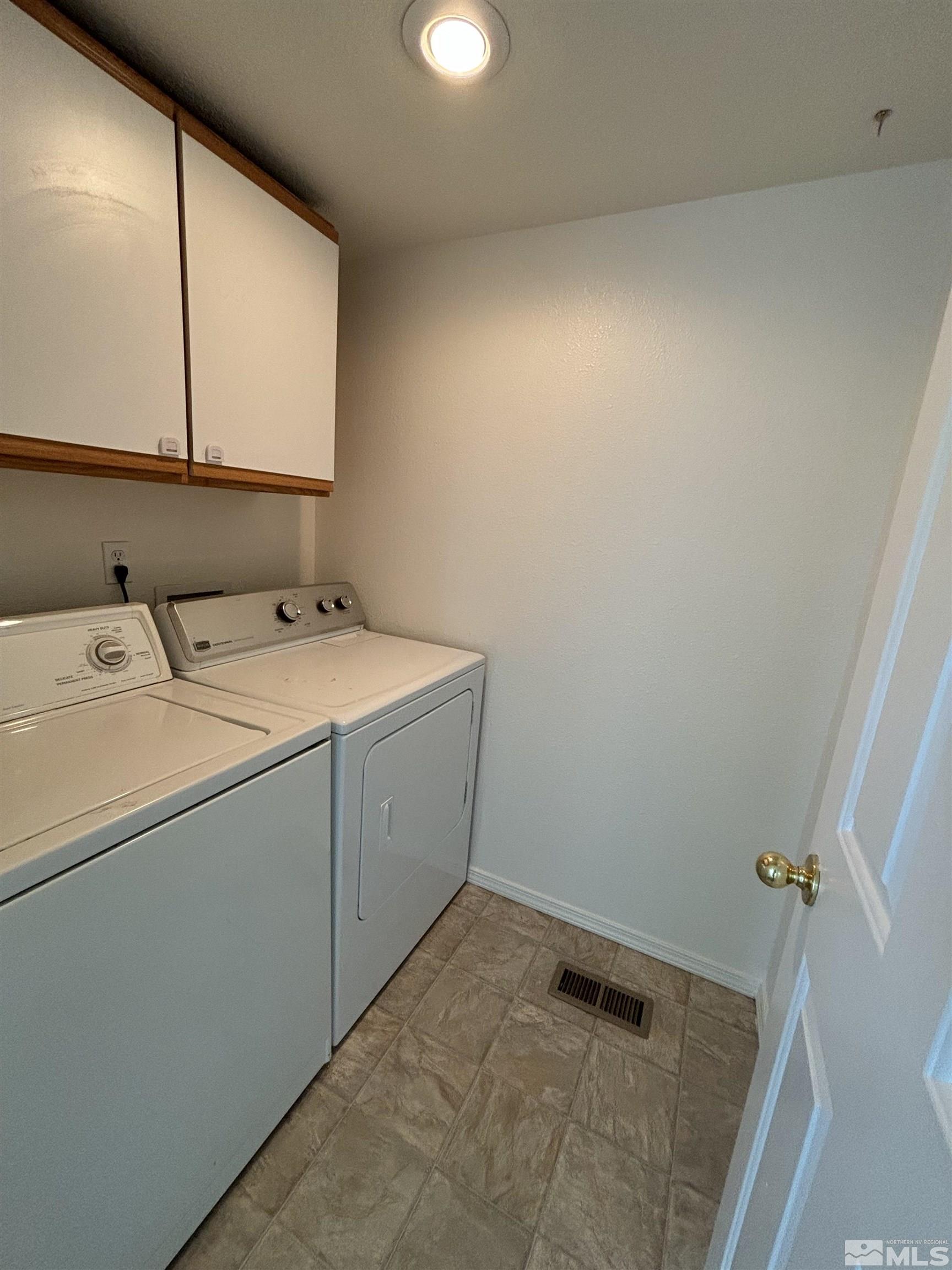 2759 Newburgh Way Property Photo 14
