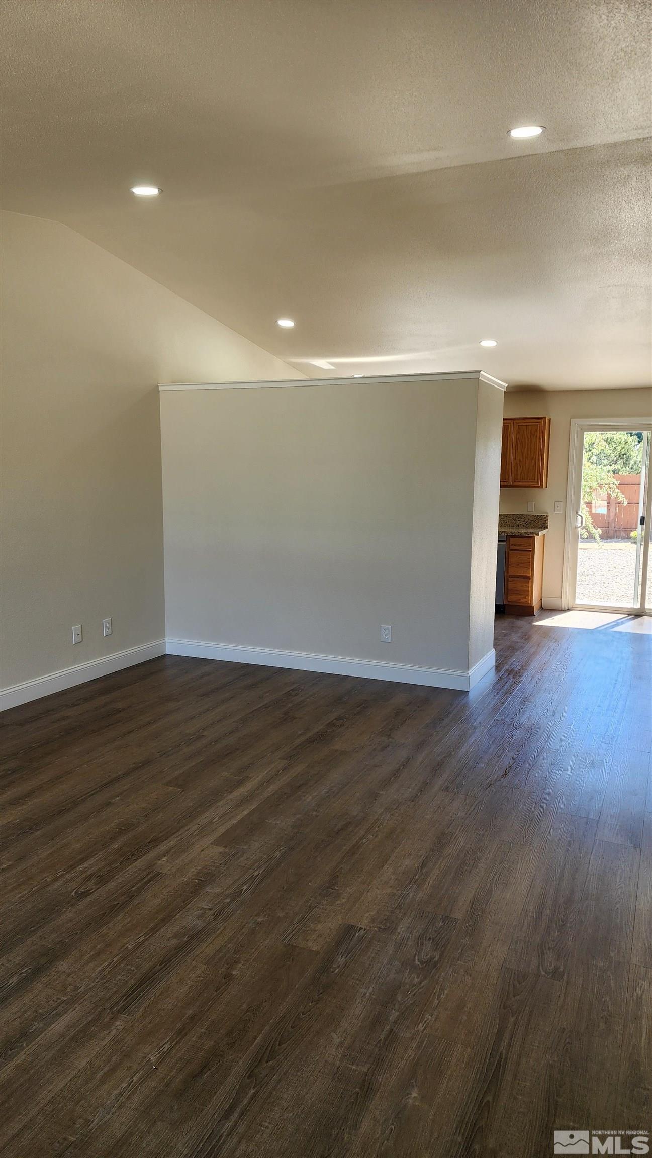 5910 Poinsettia Property Photo