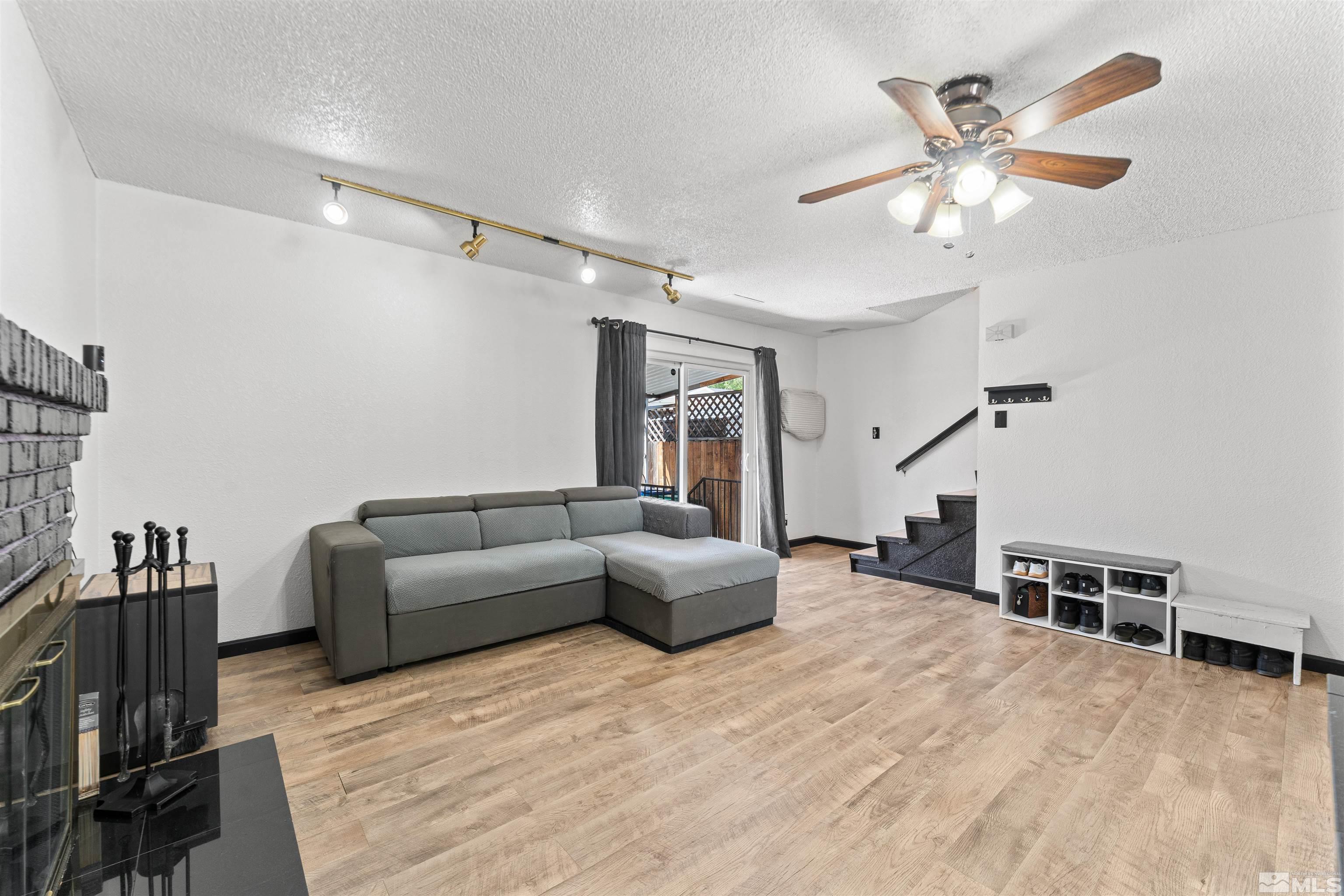 124 Smithridge Park Property Photo 4