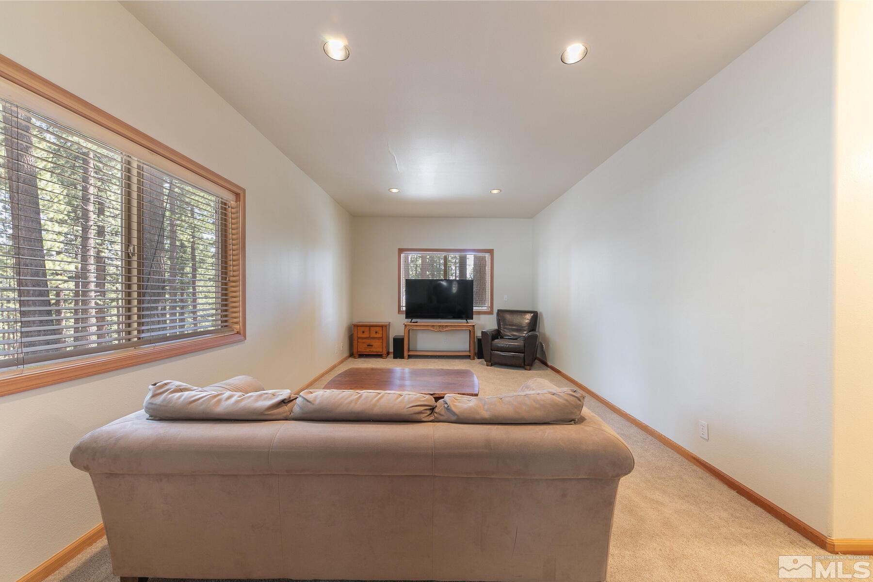 967 Jennifer Property Photo 23