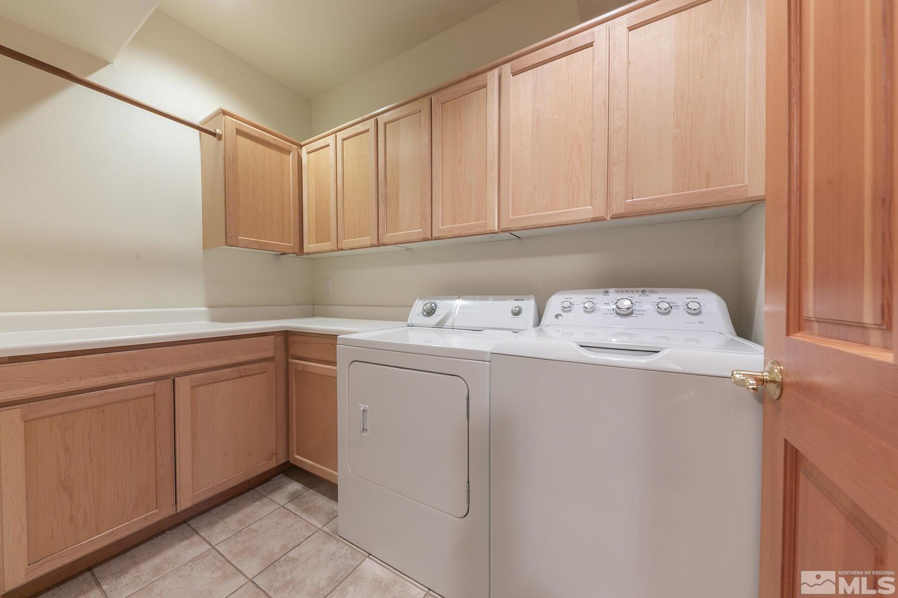 967 Jennifer Property Photo 33