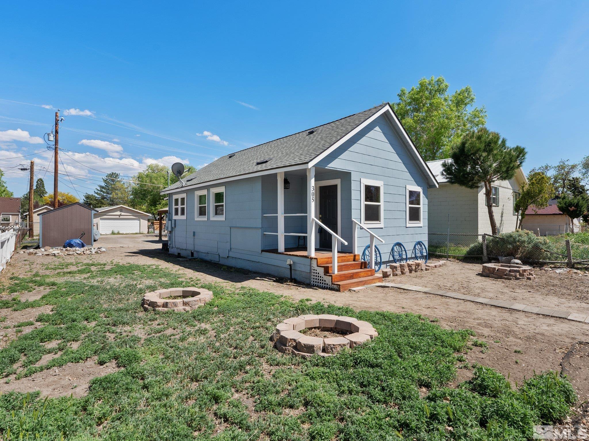305 N Roop Street Property Photo 3
