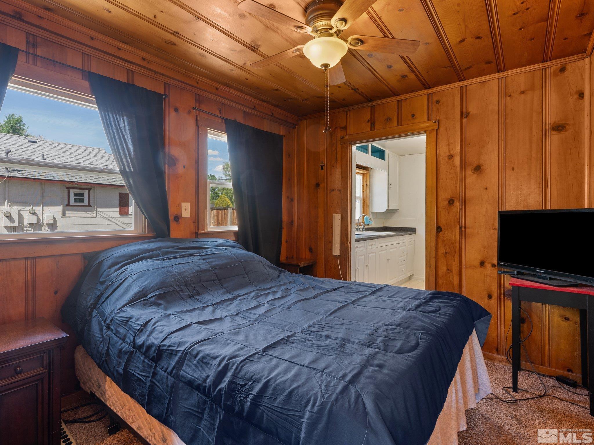 305 N Roop Street Property Photo 7