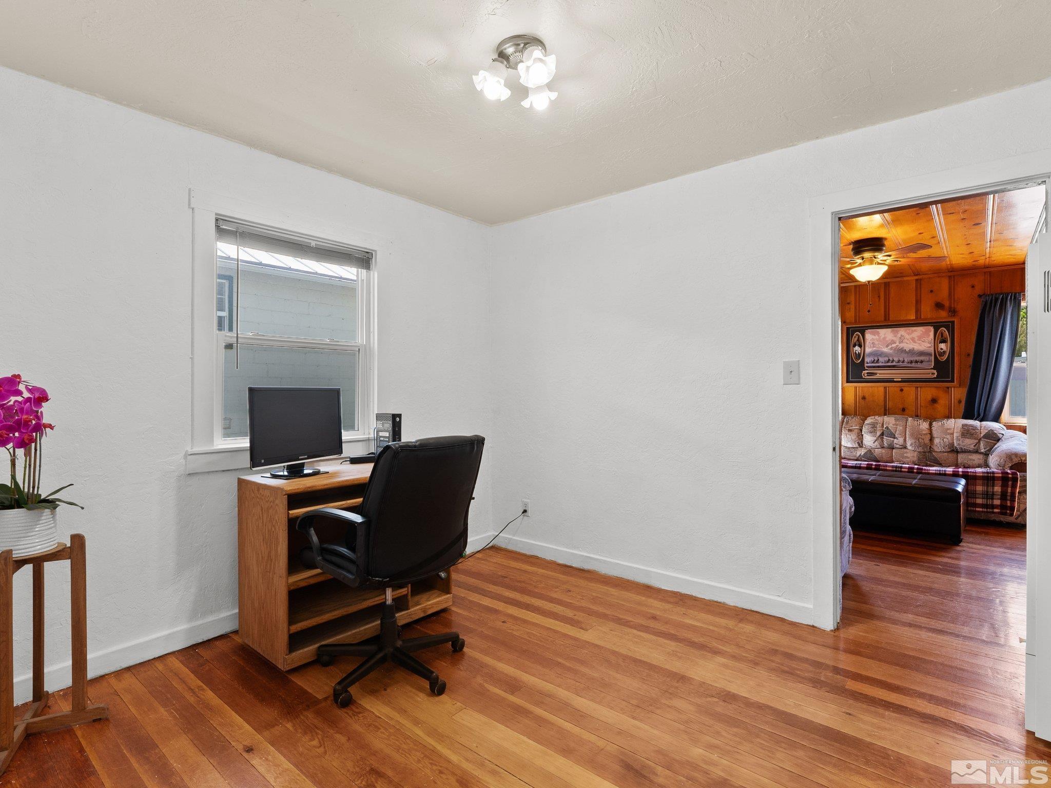 305 N Roop Street Property Photo 10