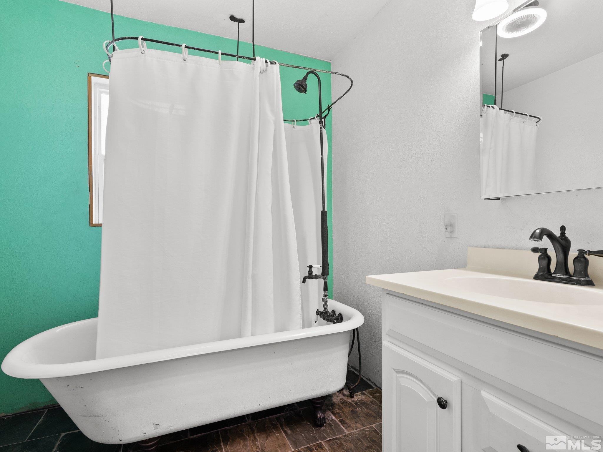 305 N Roop Street Property Photo 12