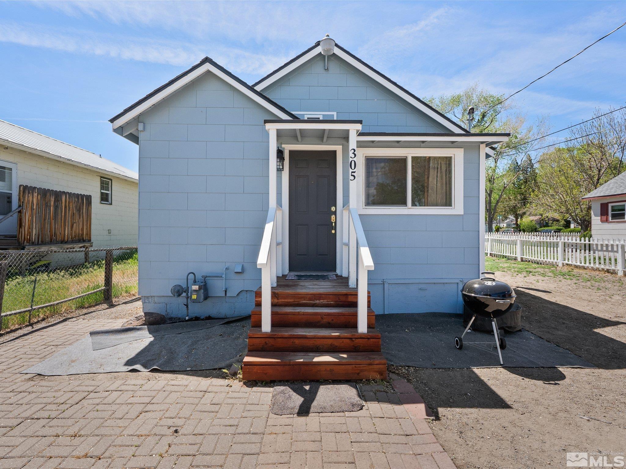 305 N Roop Street Property Photo 13