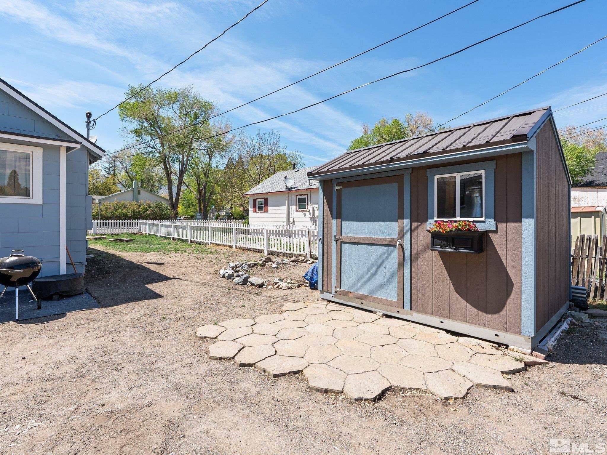 305 N Roop Street Property Photo 14