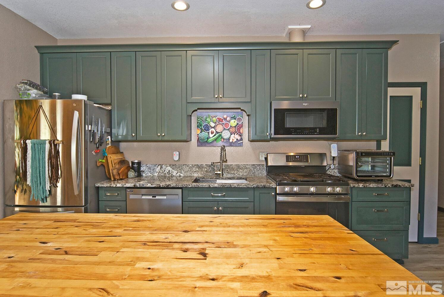 115 Chambers Ln Property Photo 11