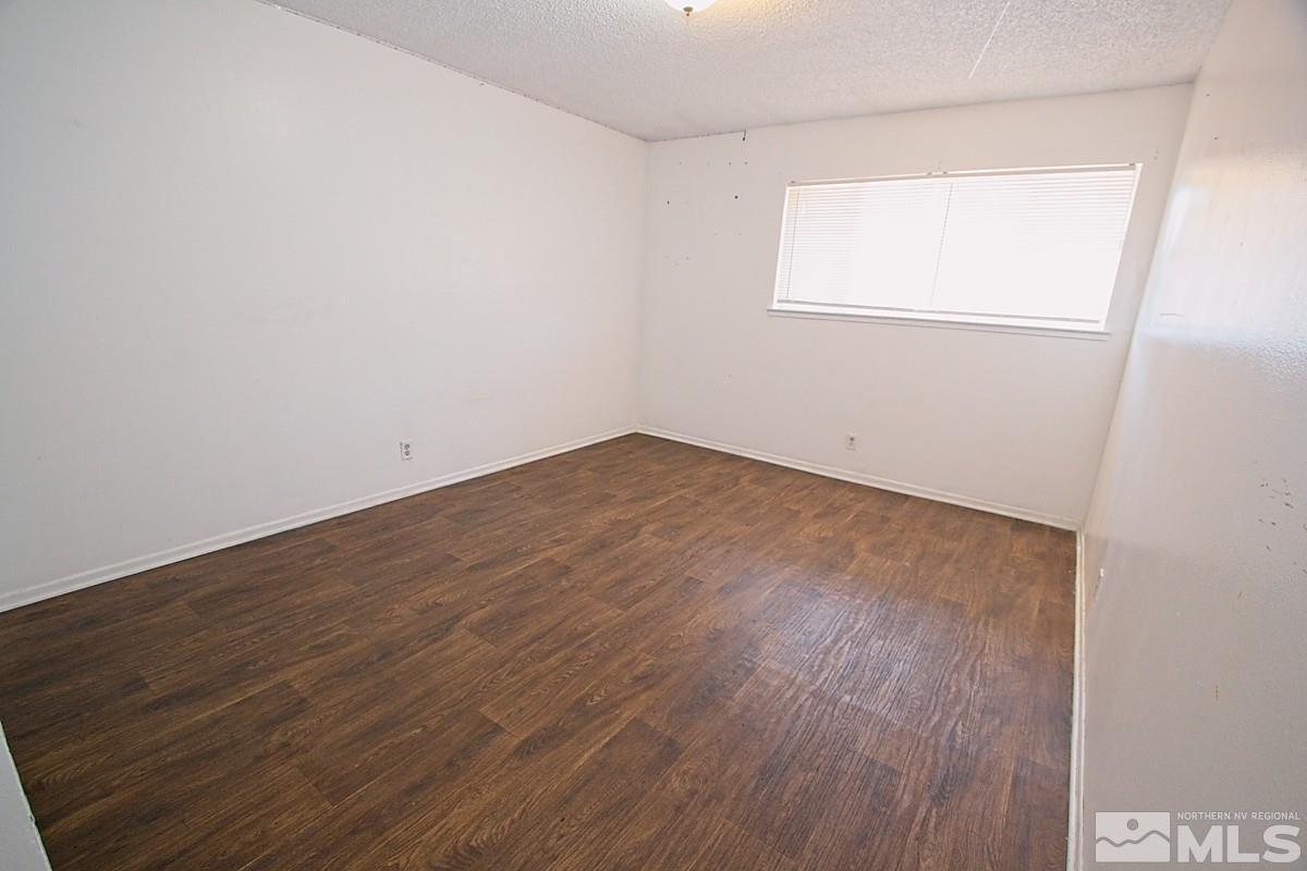 1033 Parkview Street Property Photo 4
