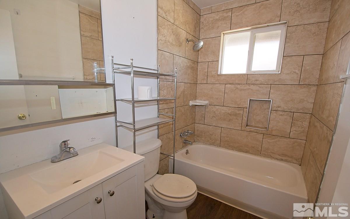 1033 Parkview Street Property Photo 5
