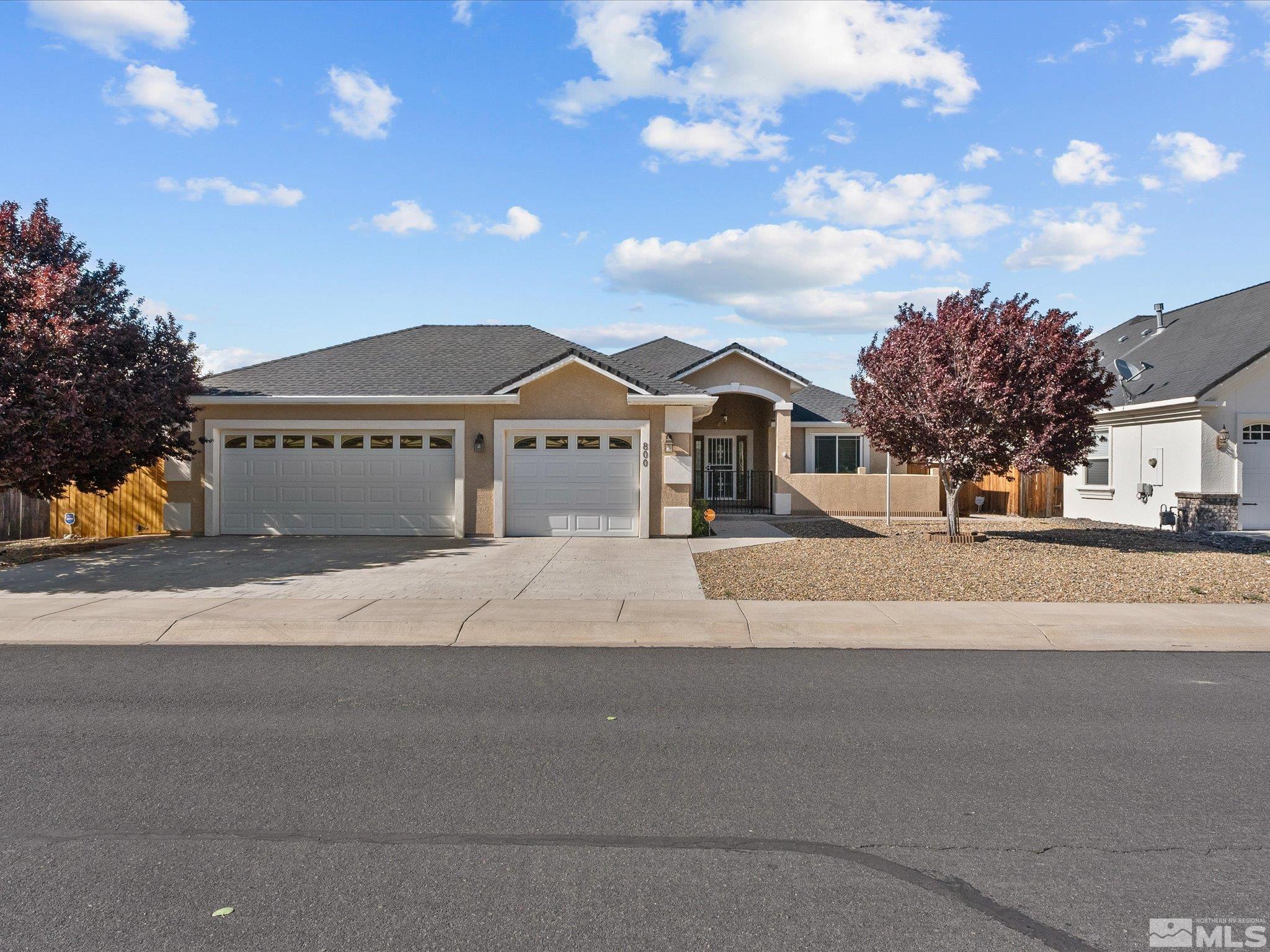 800 Divot Drive Property Photo