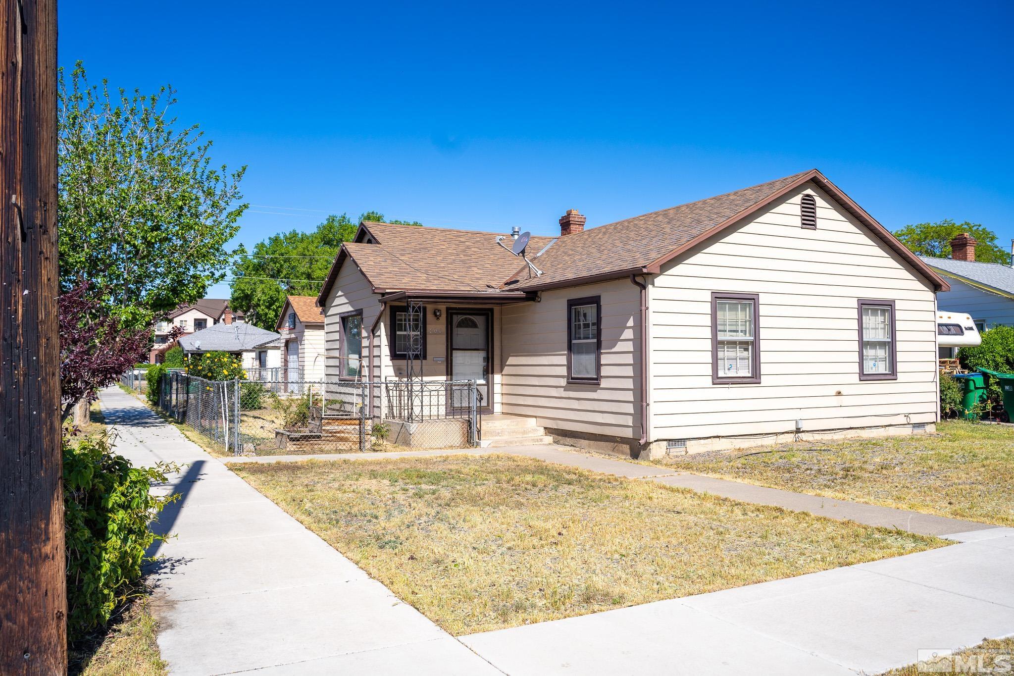 701 6th St Property Photo