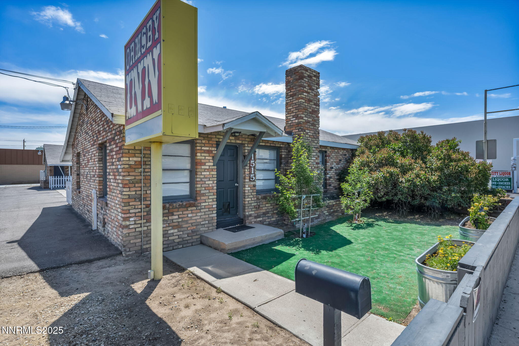1515 N Carson Street Property Photo 4