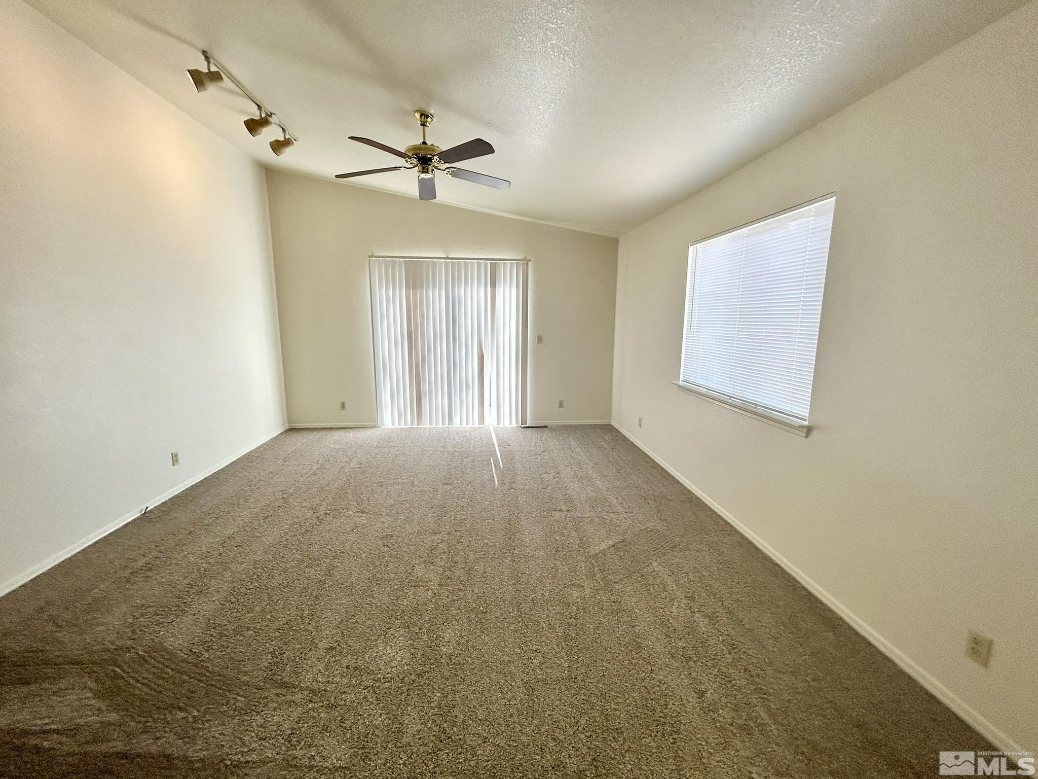 1447 N Marion Russell Dr Property Photo 4