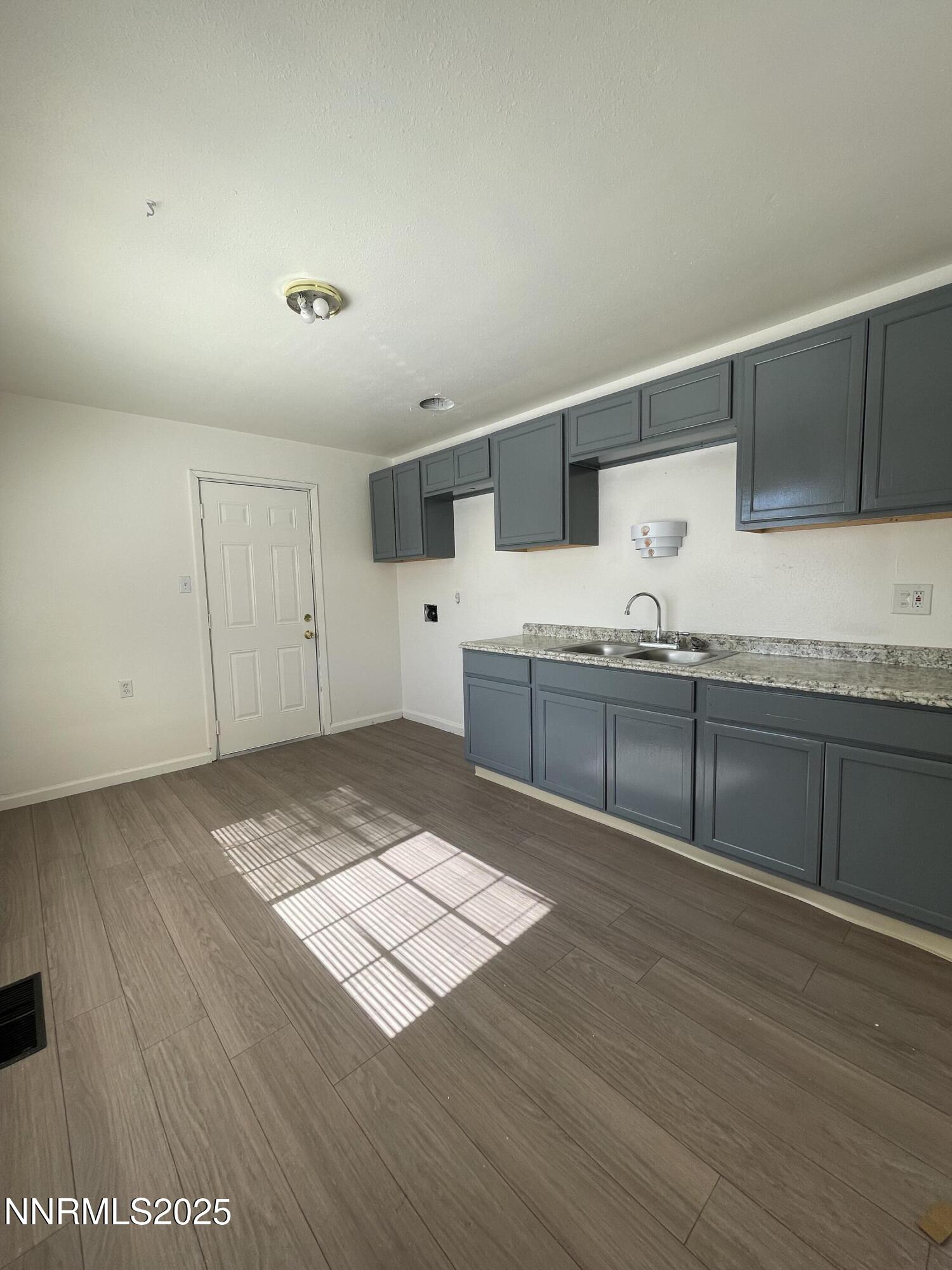 1365 E 11th Street Property Photo 7