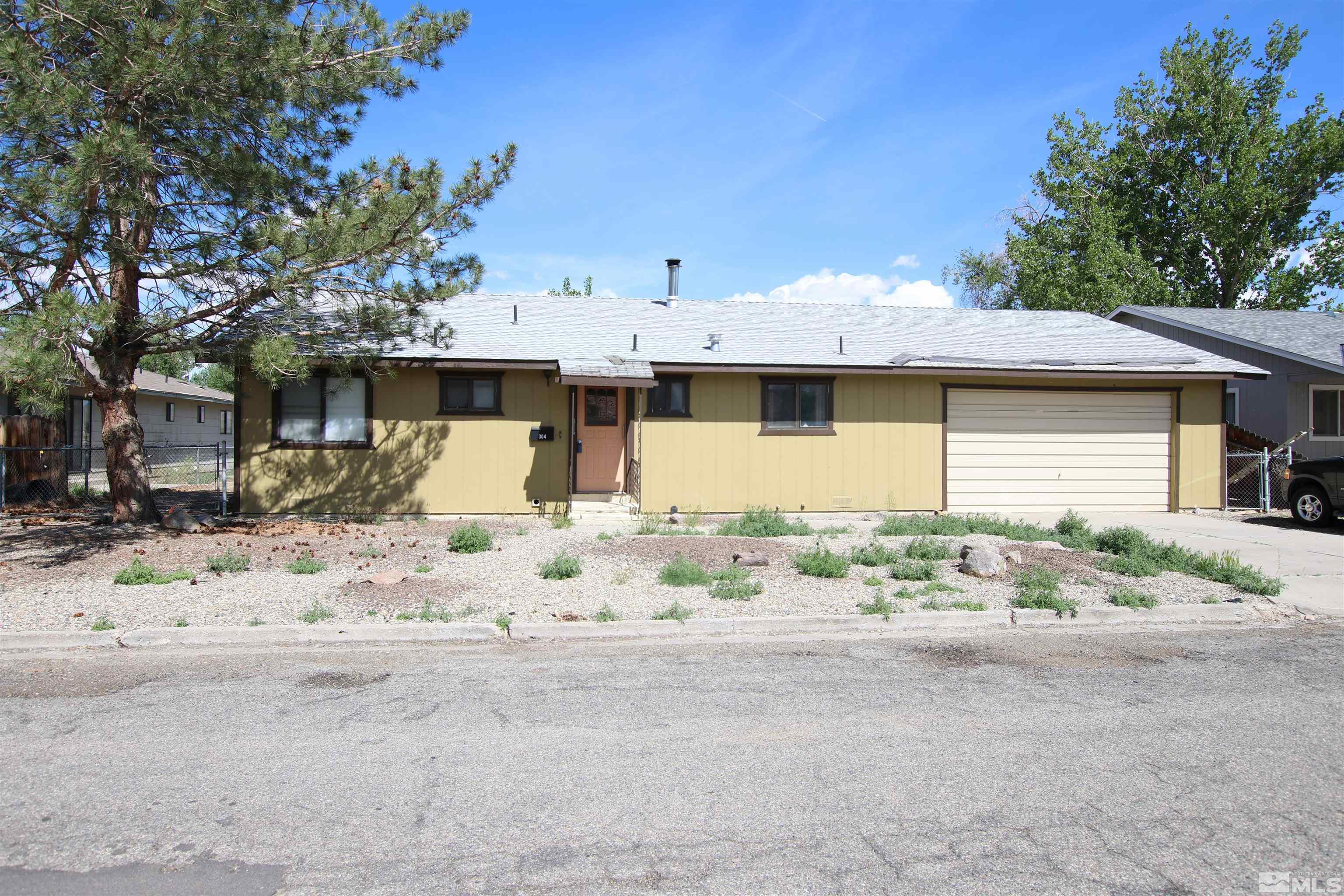 304 Leona Ave Property Photo