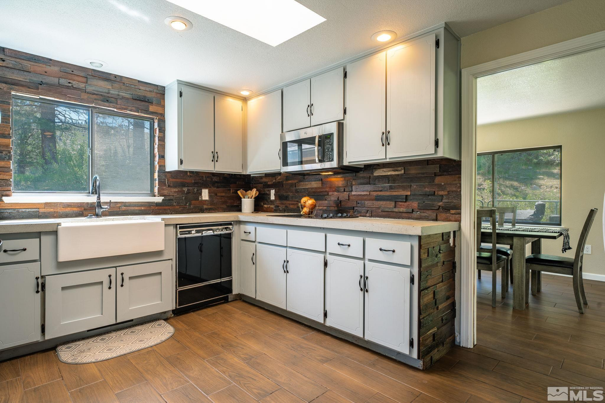 6995 Franktown Road Property Photo 6