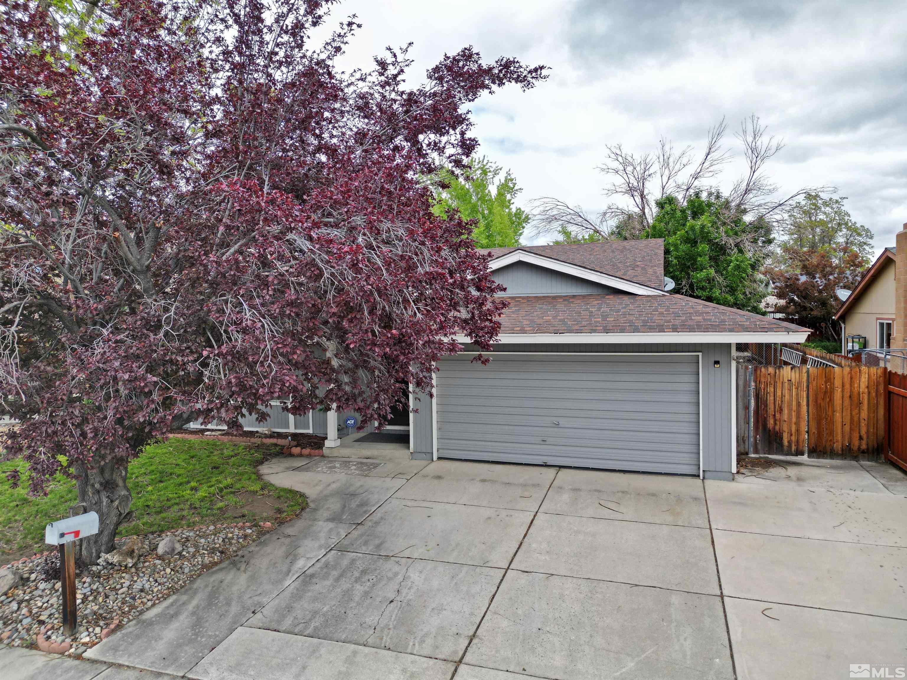 1476 Heather Court Property Photo 2