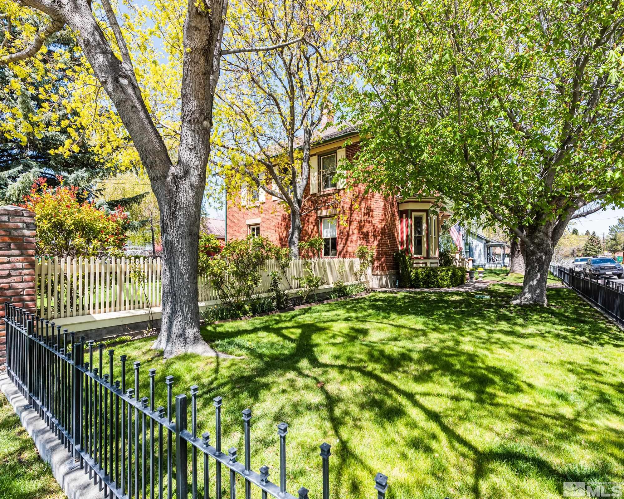 308 Thompson Street Property Photo 6