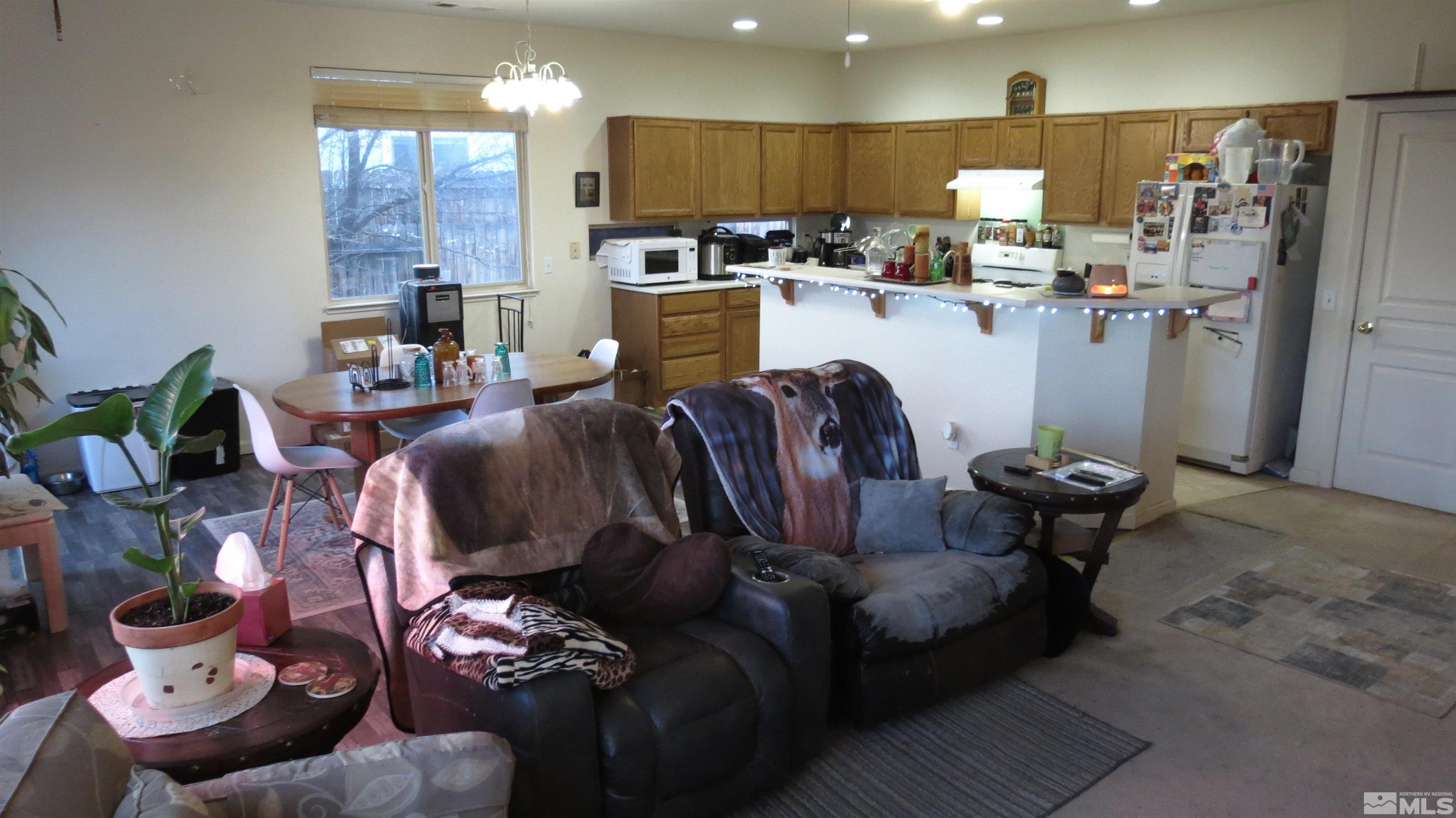 201 Crown Point Drive Property Photo 3