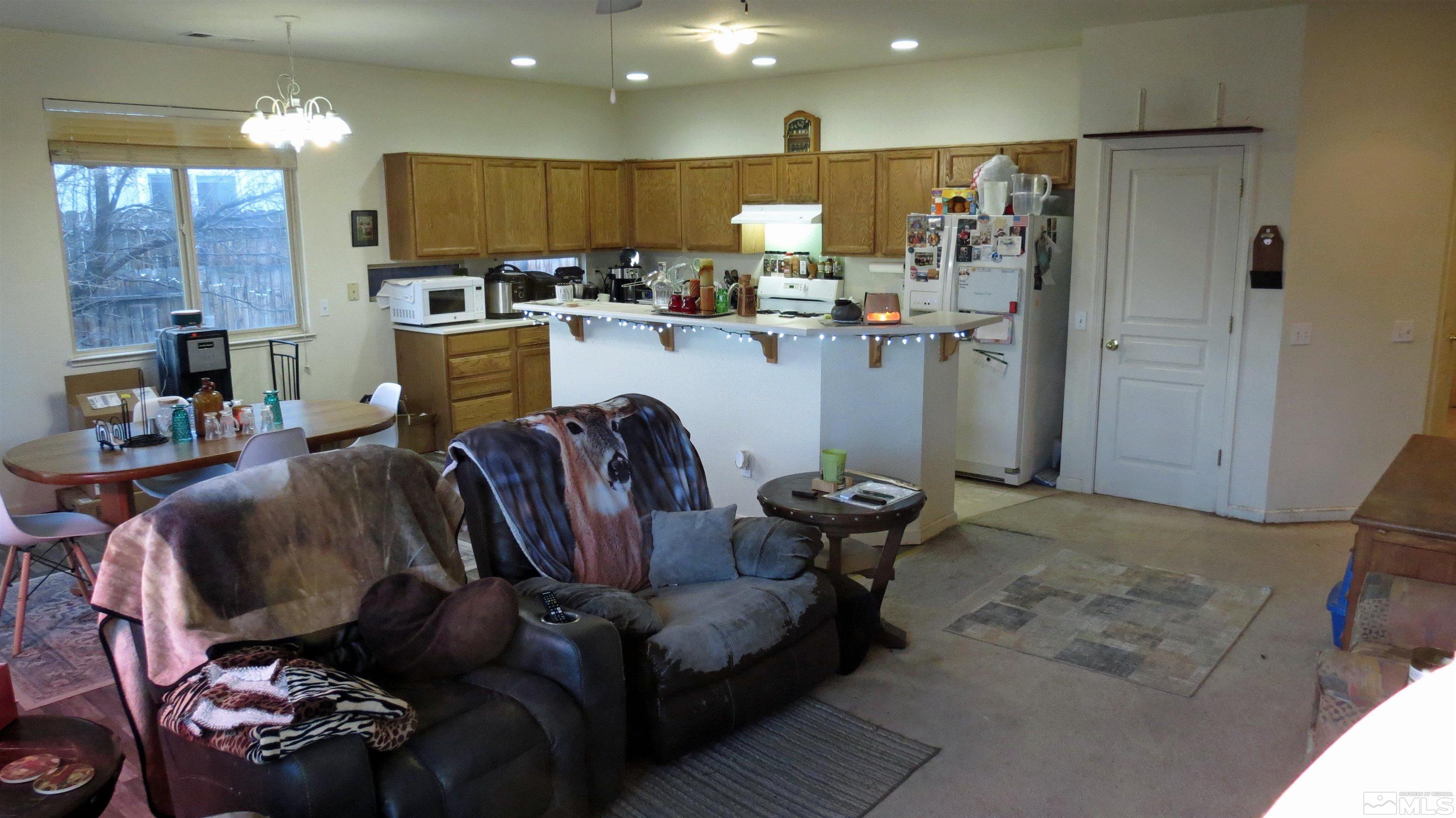 201 Crown Point Drive Property Photo 4