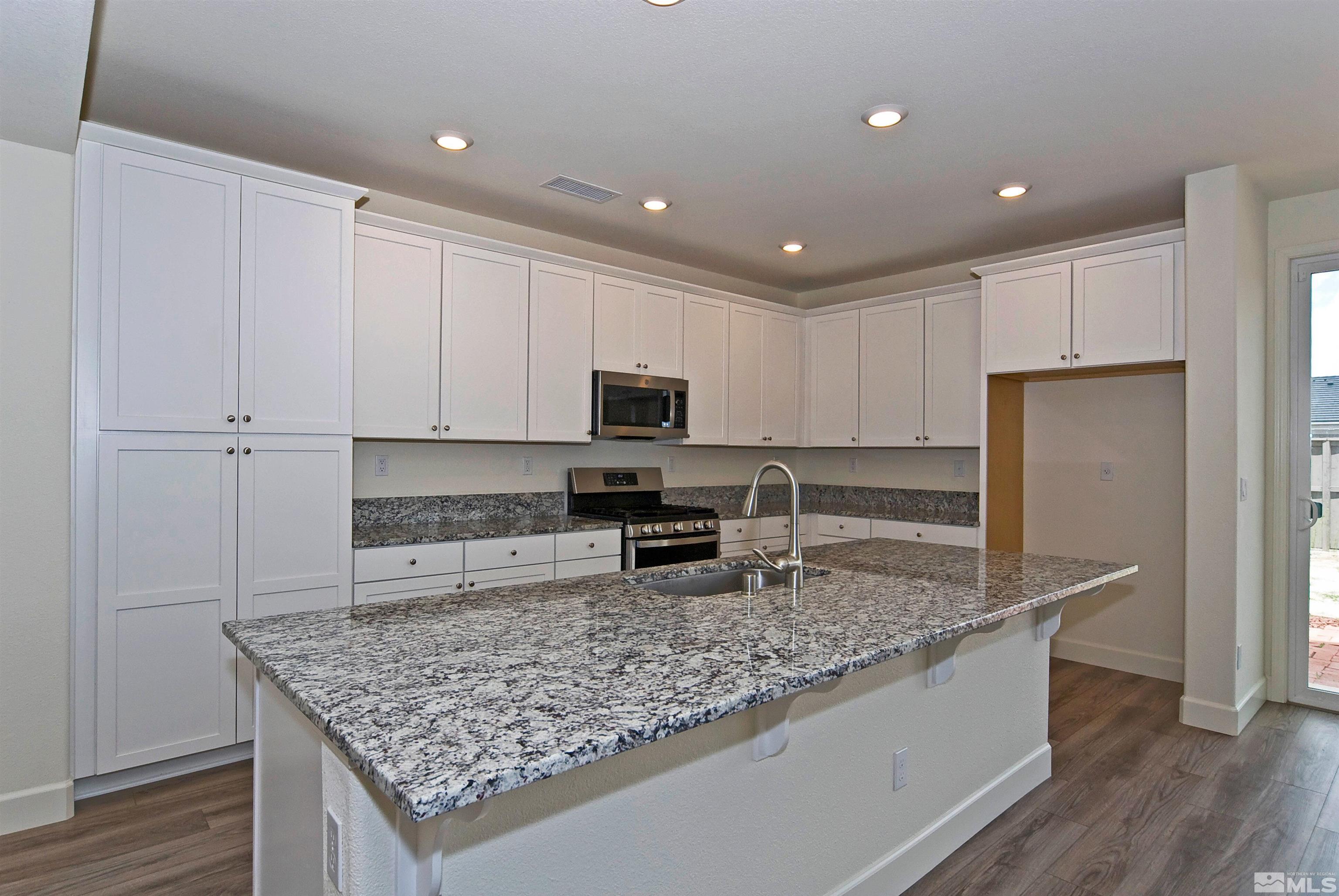 2091 Forest Grove Lane Property Photo 10