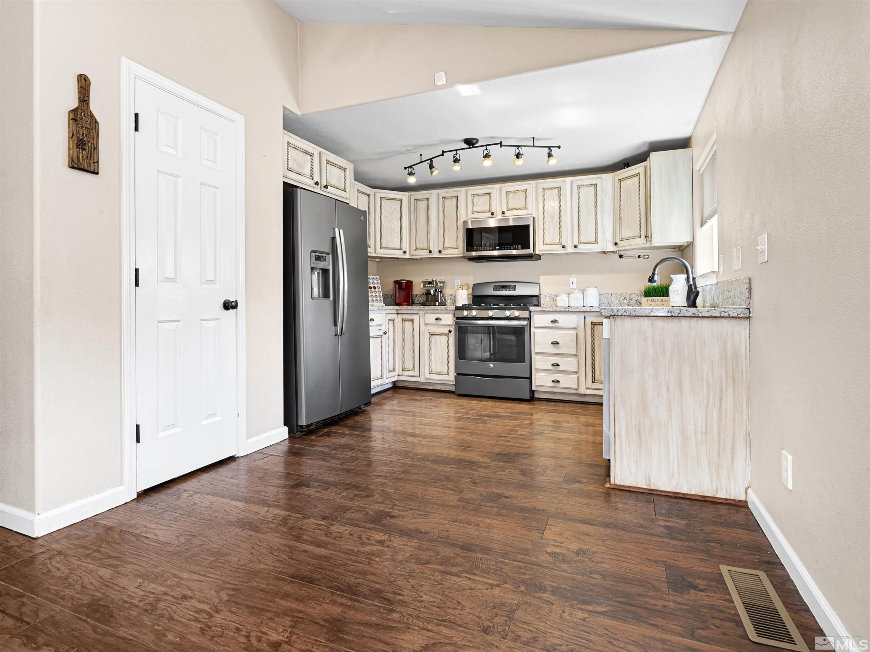 1466 Edlesborough Circle Property Photo 10