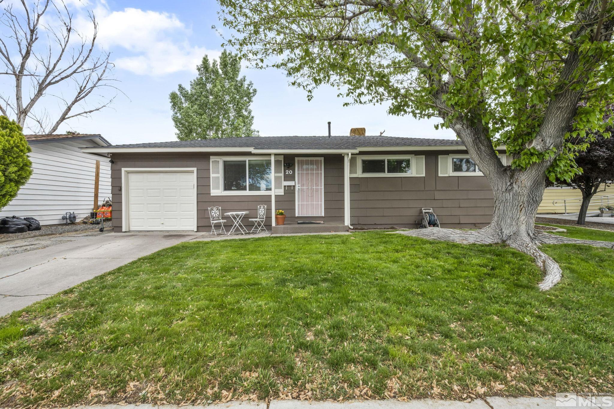 20 E Devere Way Property Photo 1